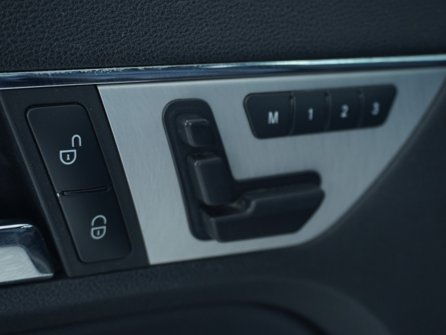 MERCEDES-BENZ E 350 CGI BlueEfficiency 7G-Tronic-image-8