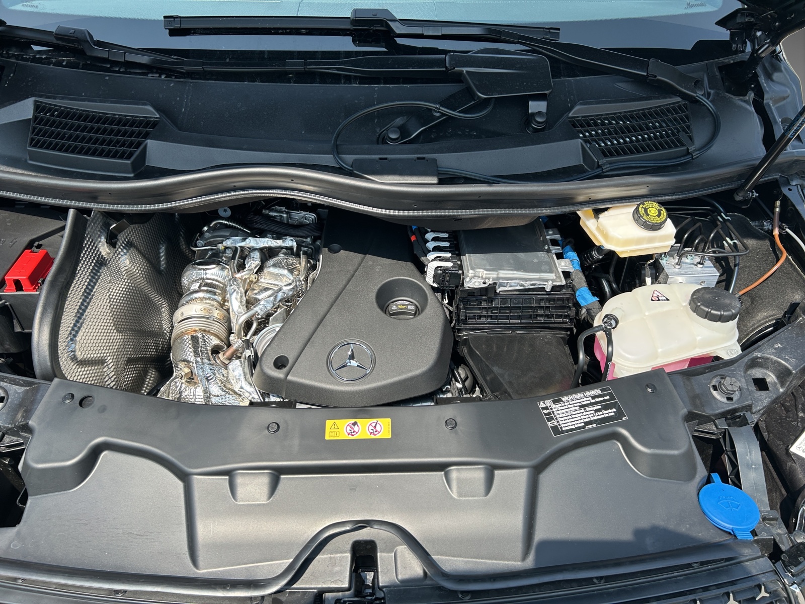 MERCEDES-BENZ V 300 d lang 4Matic Swiss Edition 9G-Tronic-image-11