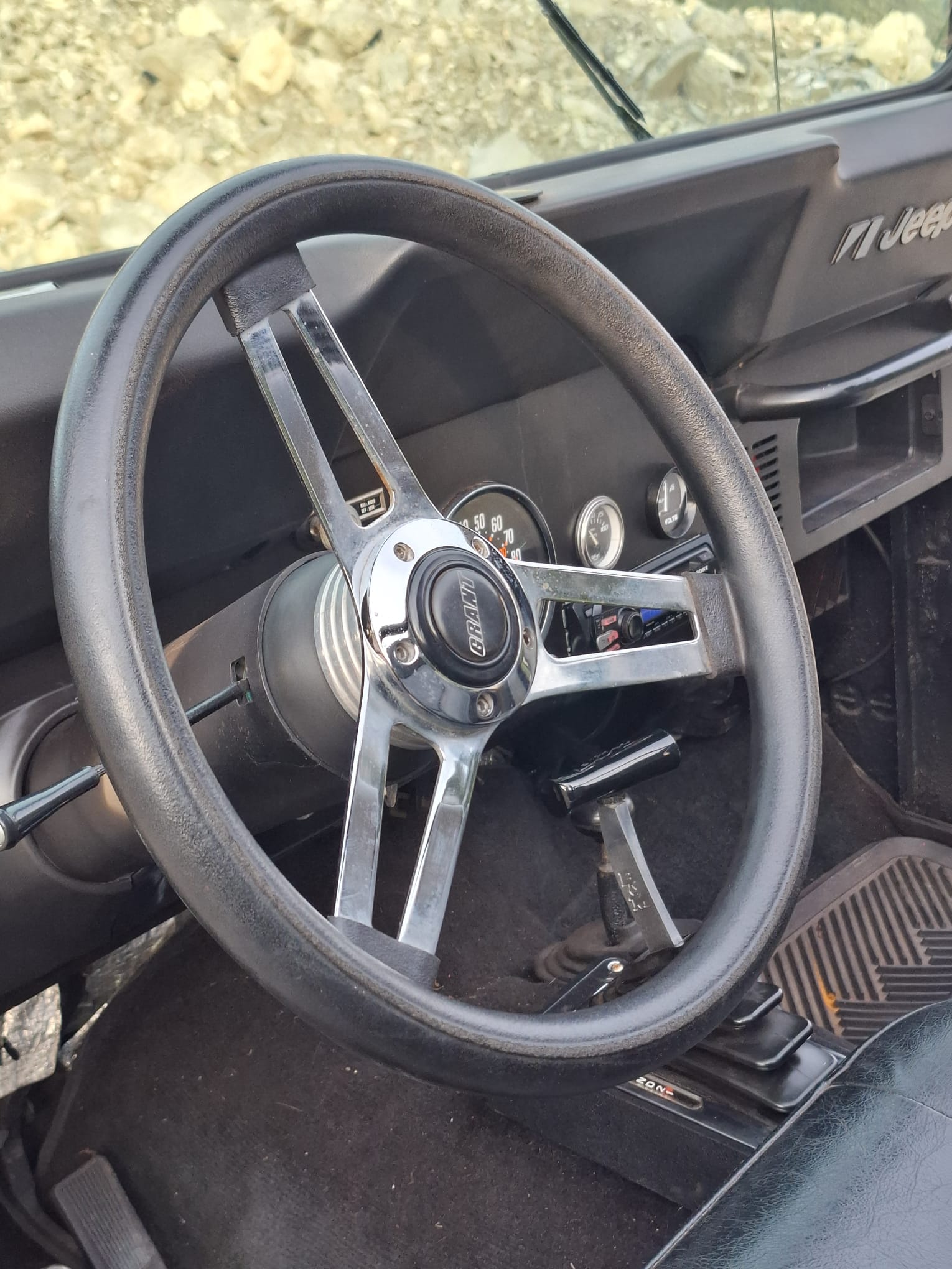 JEEP Renegade V8-image-13
