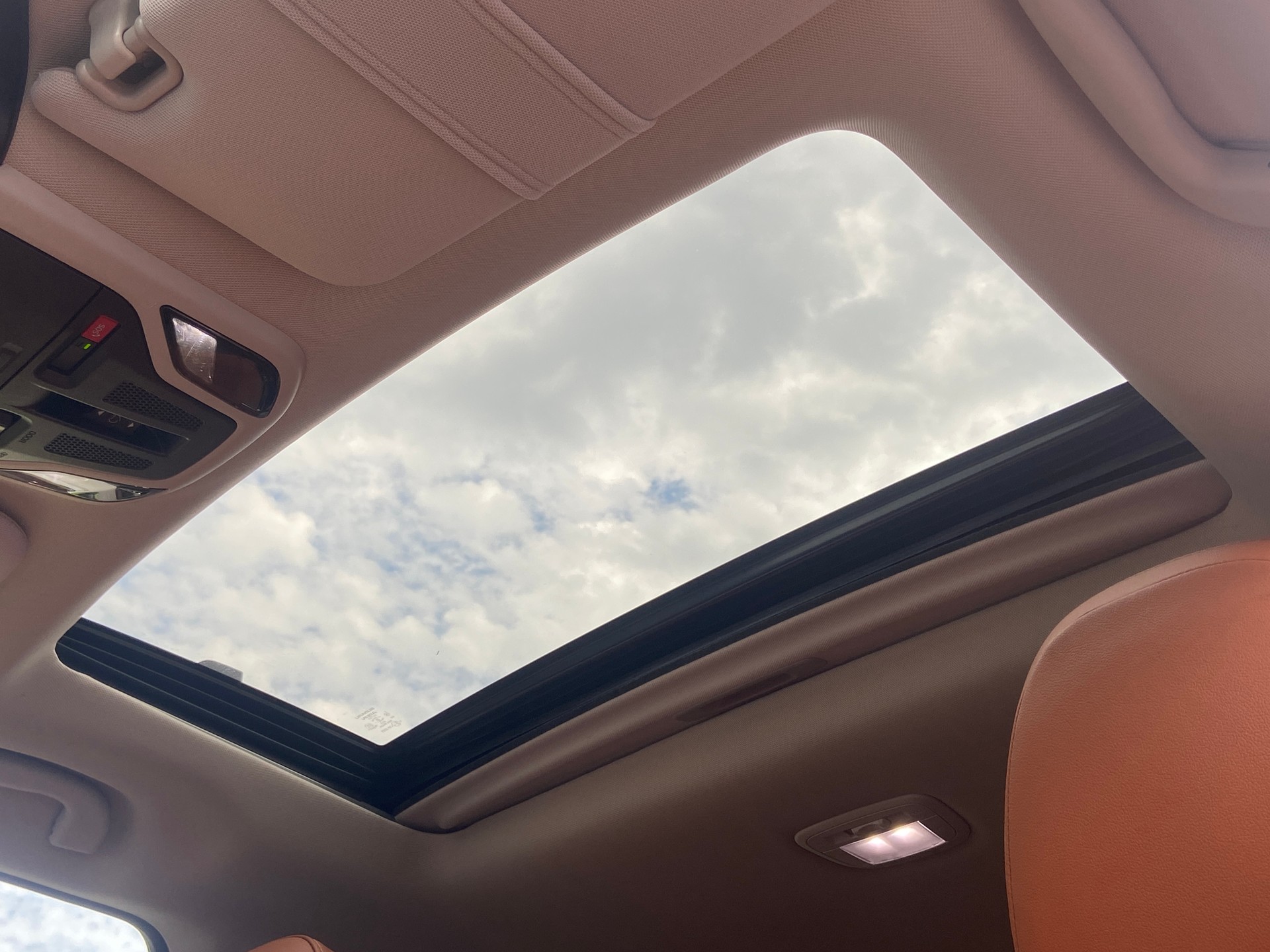 SUBARU Outback 2.5i Luxury AWD Lineartronic-image-3