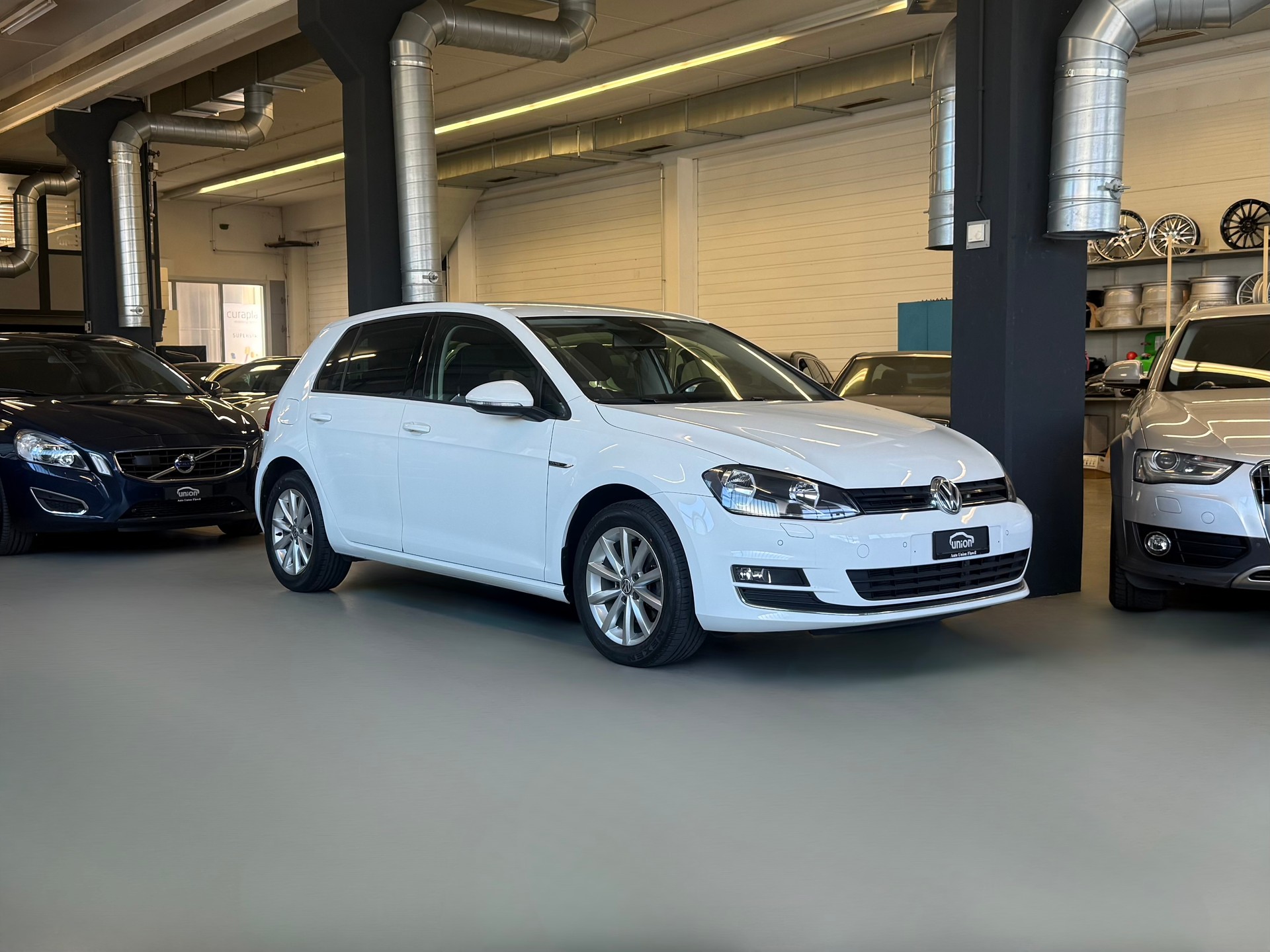 VW Golf 2.0 TDI Lounge-image-1