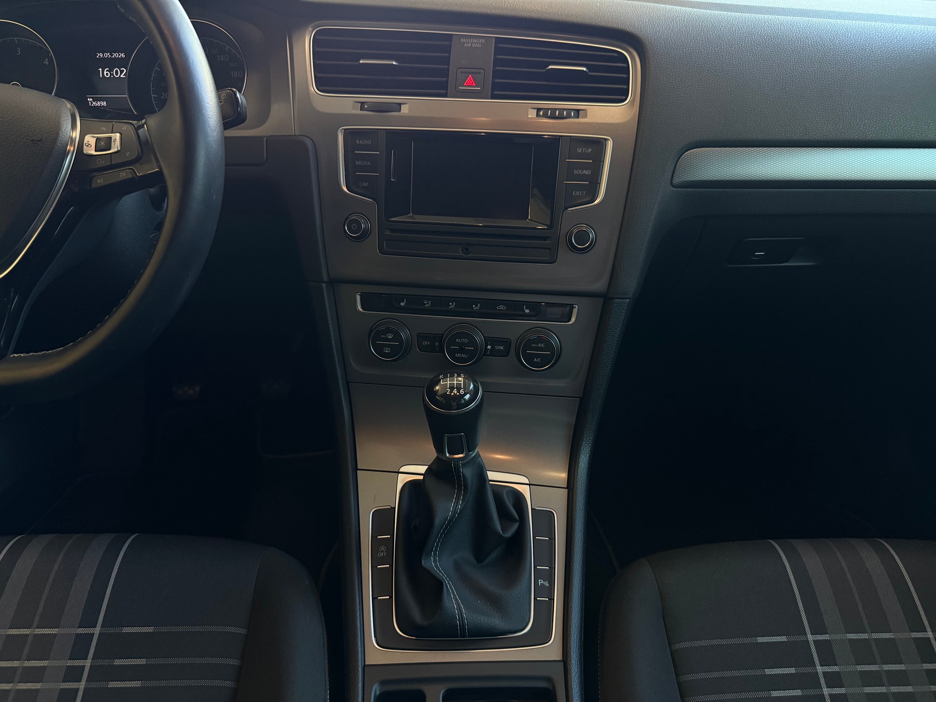 VW Golf 2.0 TDI Lounge-image-14