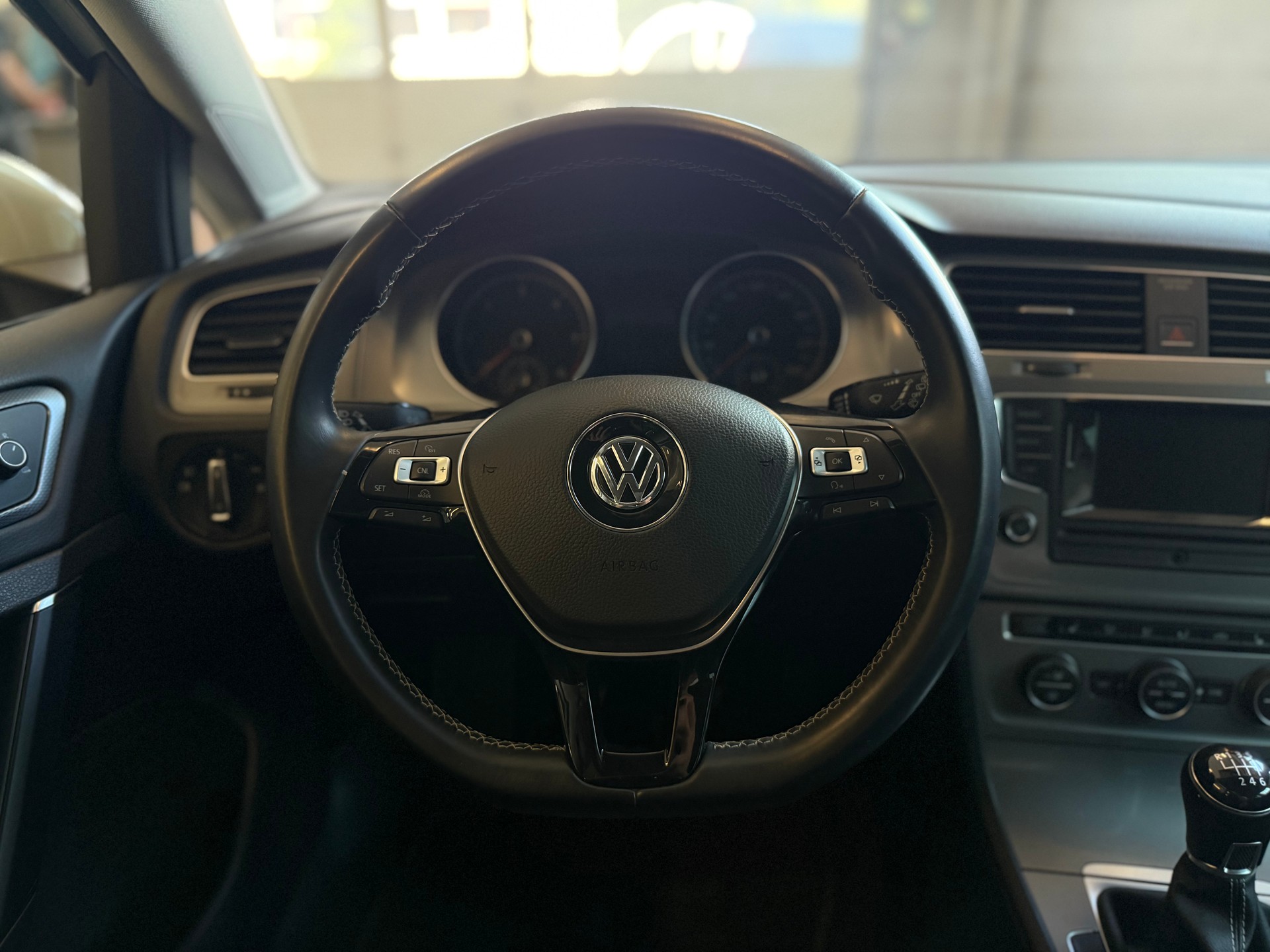 VW Golf 2.0 TDI Lounge-image-13