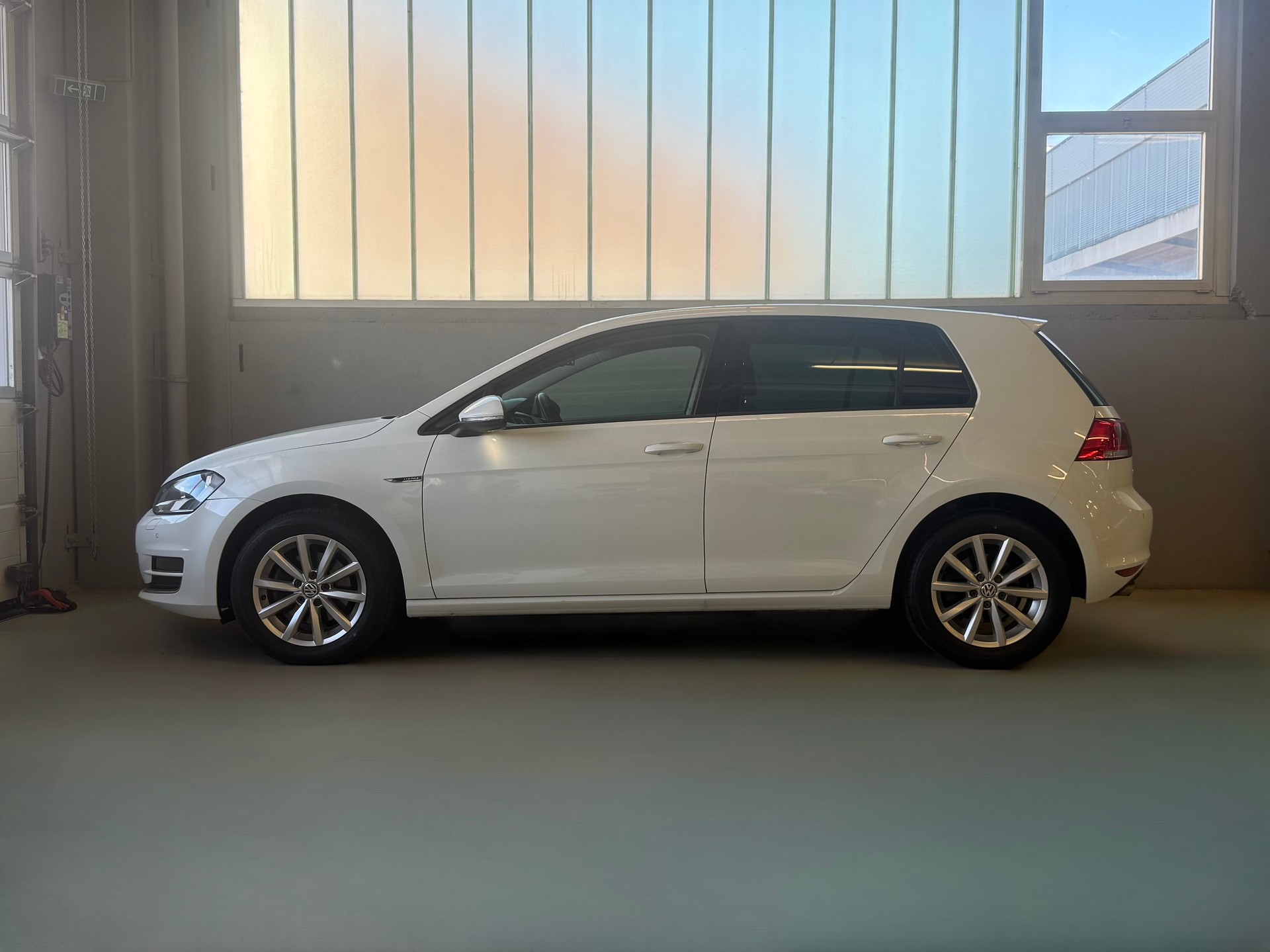 VW Golf 2.0 TDI Lounge-image-4