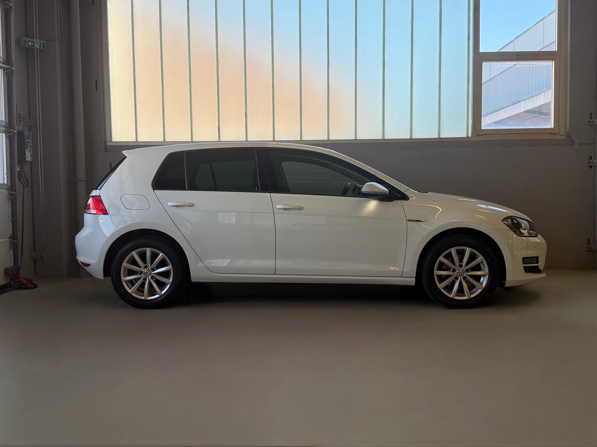 VW Golf 2.0 TDI Lounge-image-3