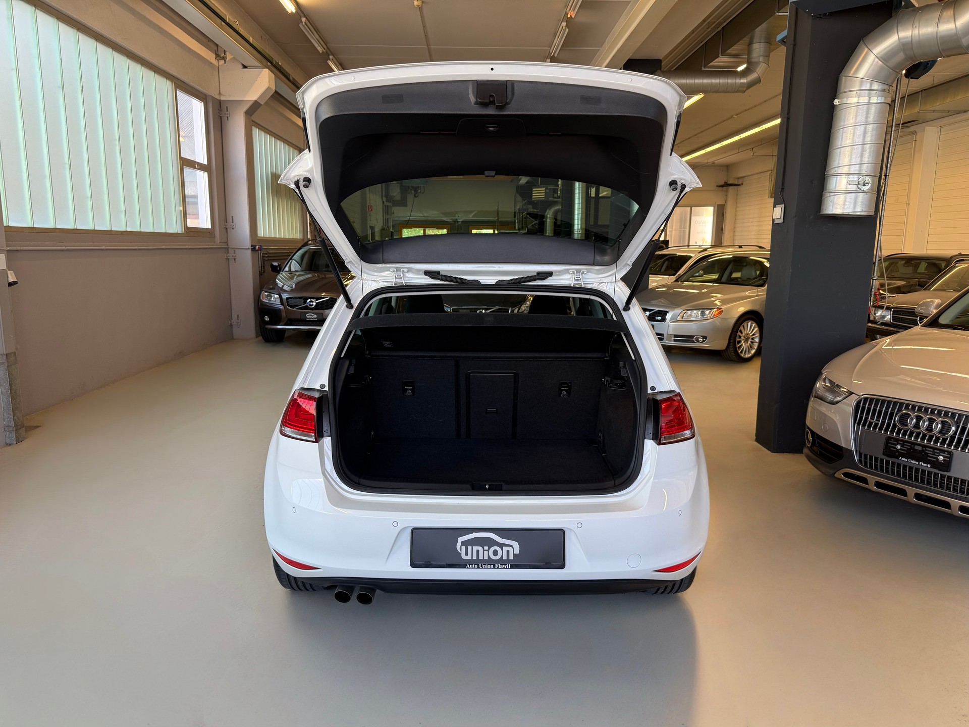VW Golf 2.0 TDI Lounge-image-8