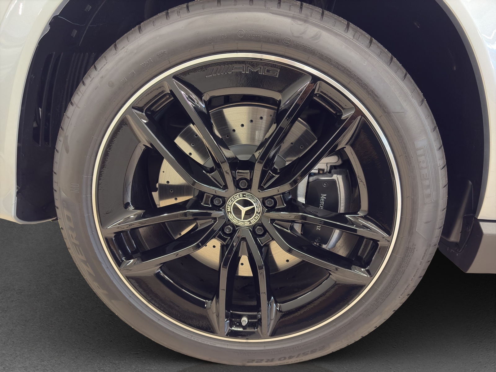 MERCEDES-BENZ GLE 400 e 4M with EQ Hybrid Technology-image-15
