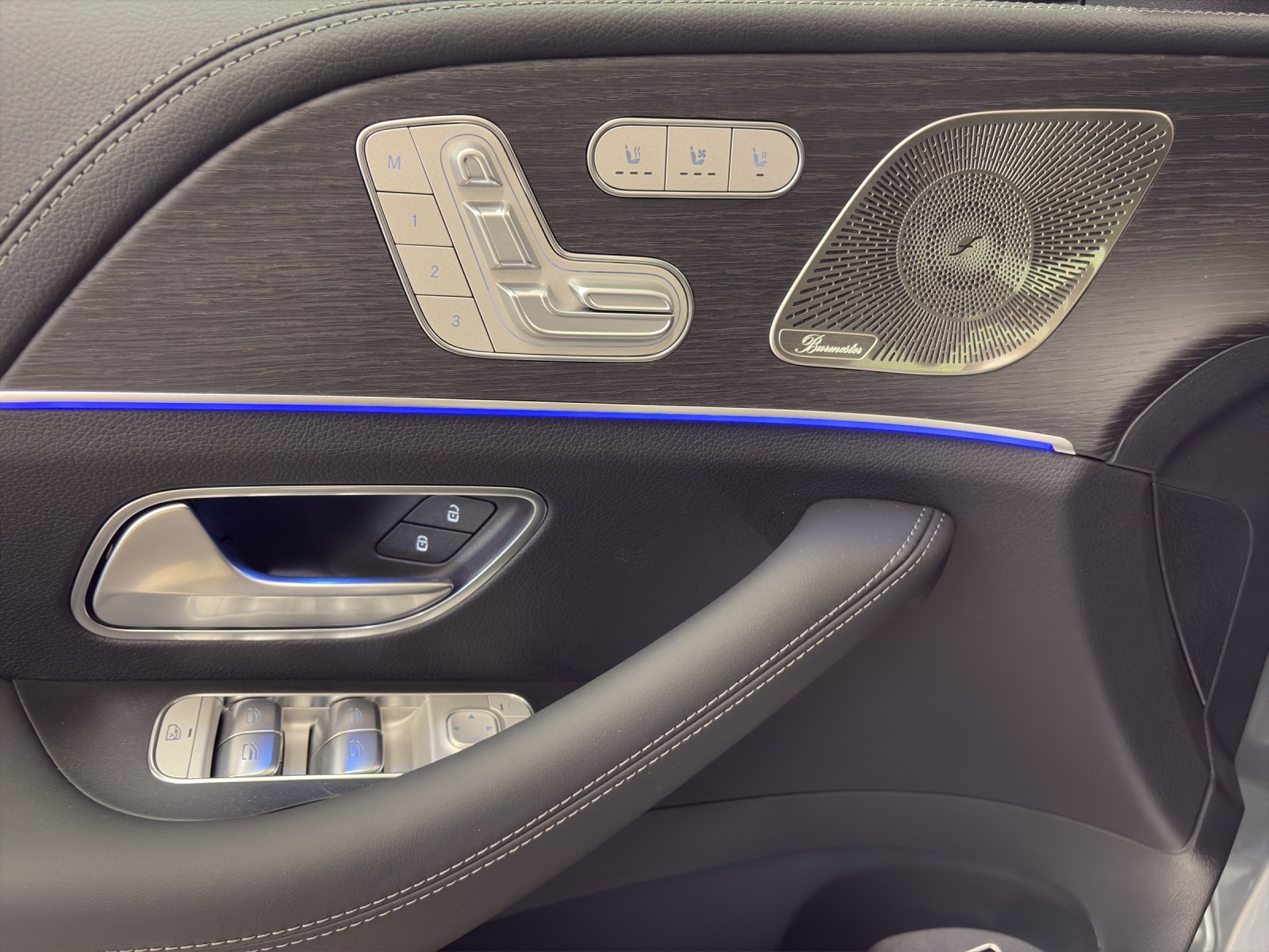 MERCEDES-BENZ GLE 400 e 4M with EQ Hybrid Technology-image-12