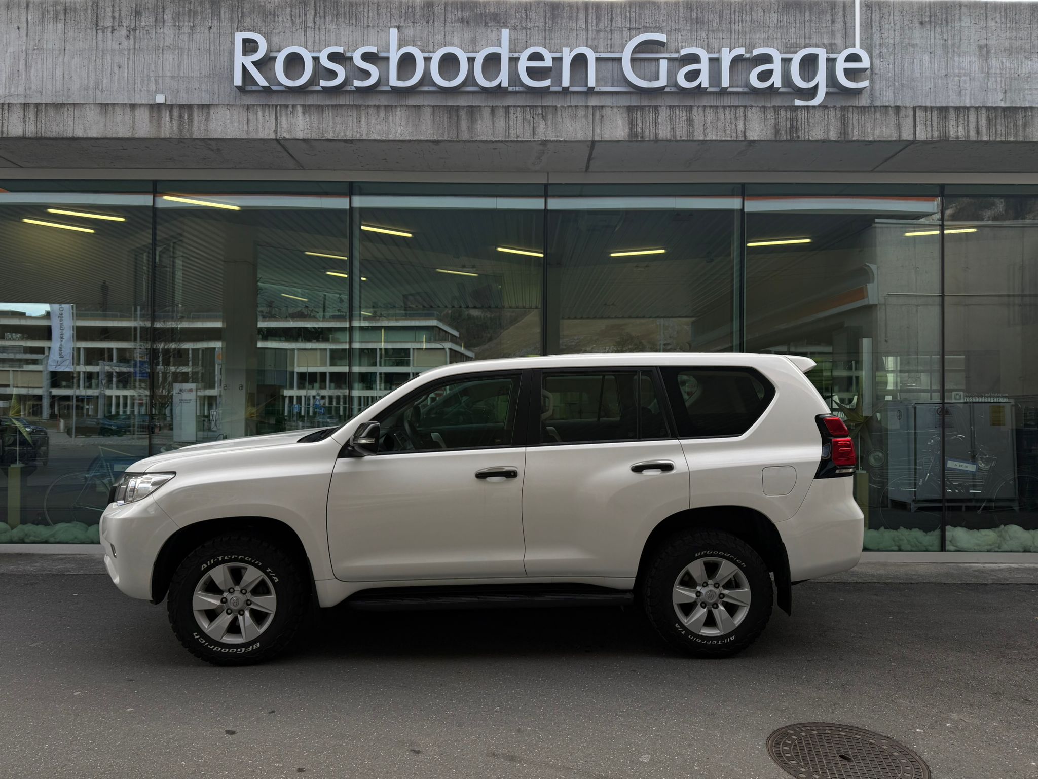 TOYOTA Land Cruiser 2.8TD Comfort Automatic — slika 1