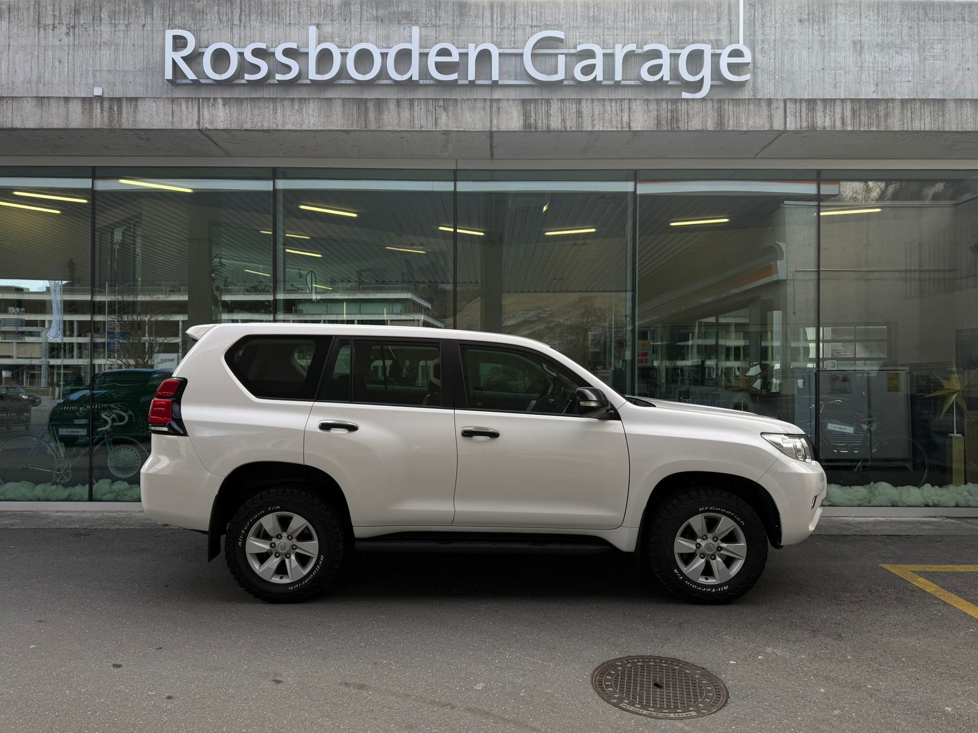TOYOTA Land Cruiser 2.8TD Comfort Automatic-image-1