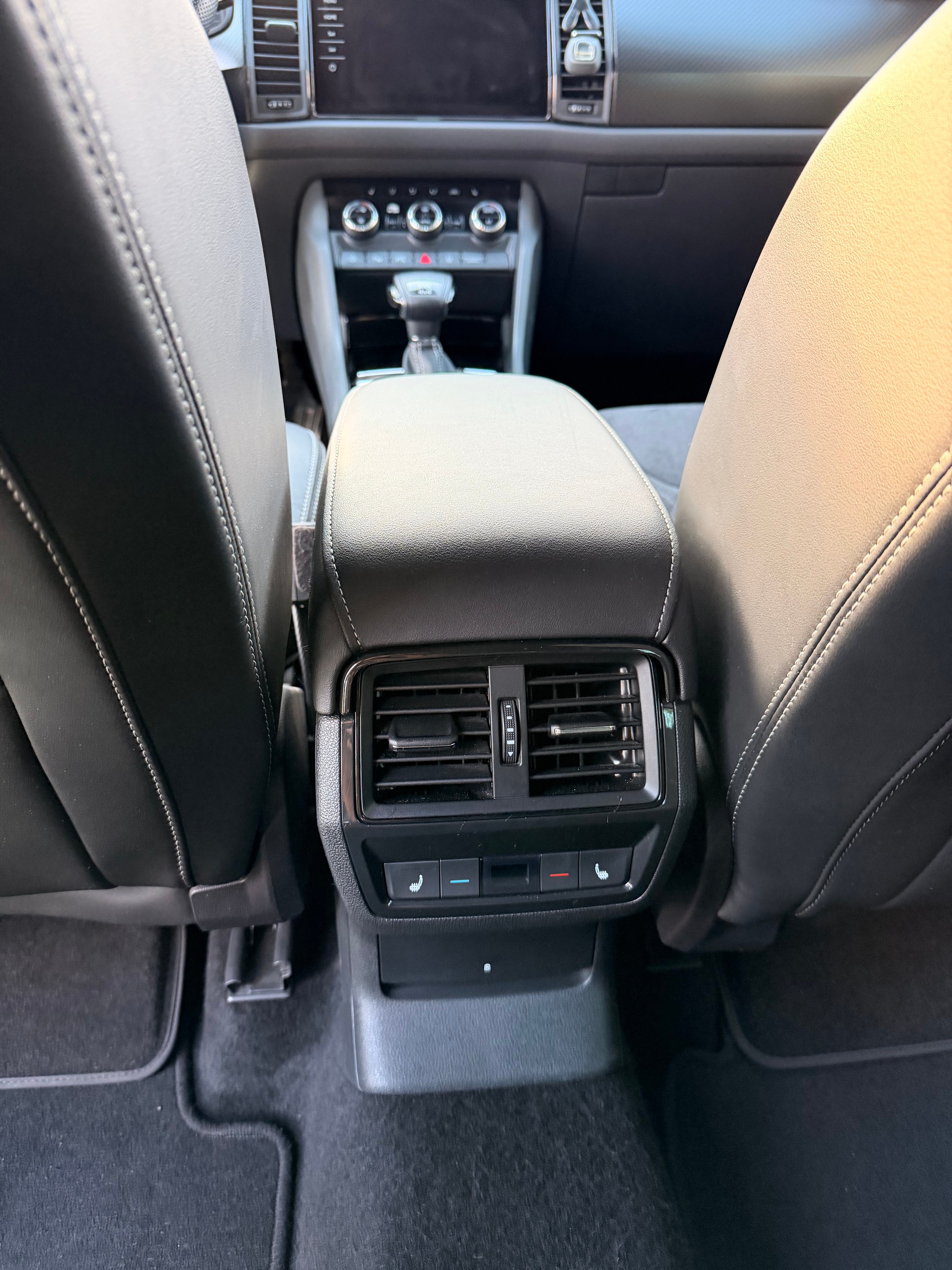 SKODA 2.0 TDI 190 Sportline DSG-image-17