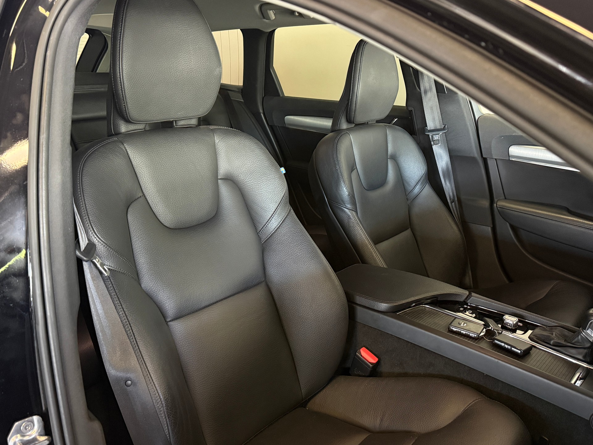 VOLVO V90 D5 AWD Momentum Geartronic Powerpulse-image-7