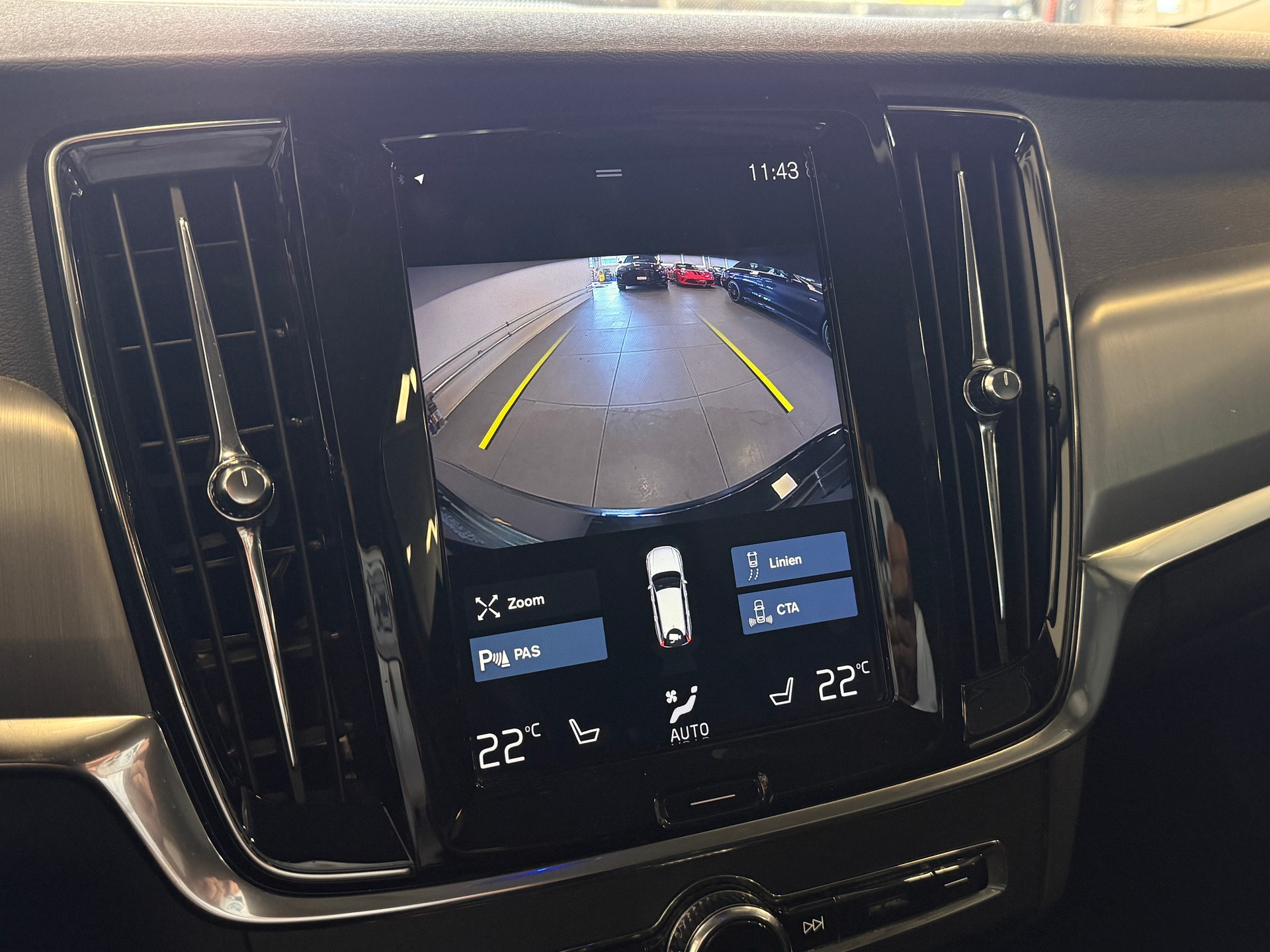 VOLVO V90 D5 AWD Momentum Geartronic Powerpulse-image-4