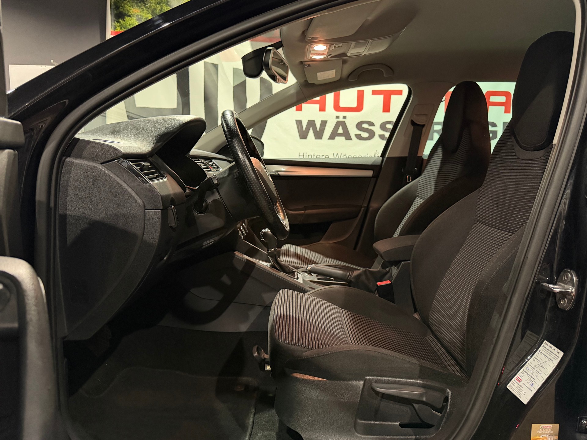 SKODA Octavia Combi 1.8 TSI Elegance 4x4 DSG-image-8