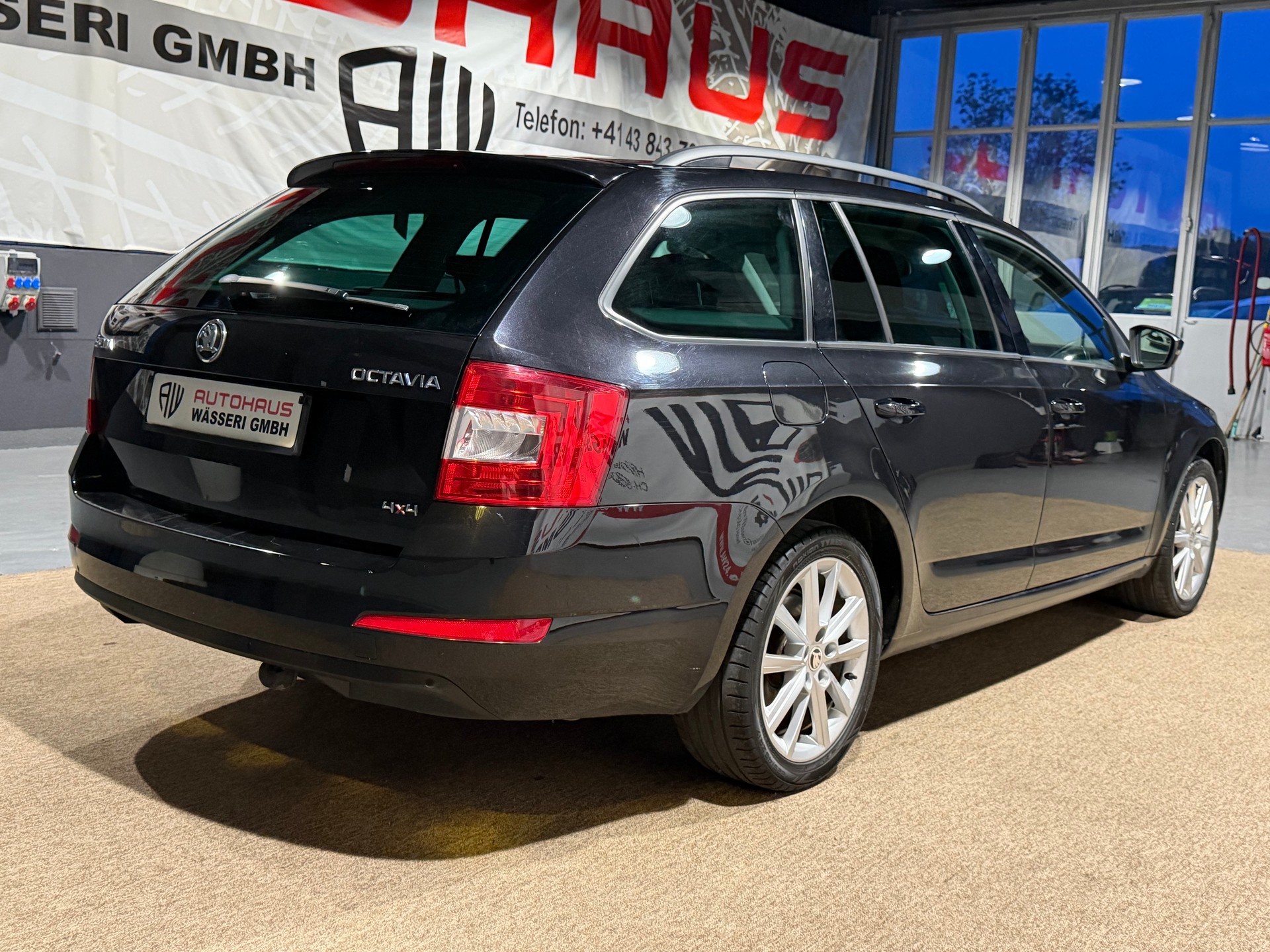 SKODA Octavia Combi 1.8 TSI Elegance 4x4 DSG-image-2