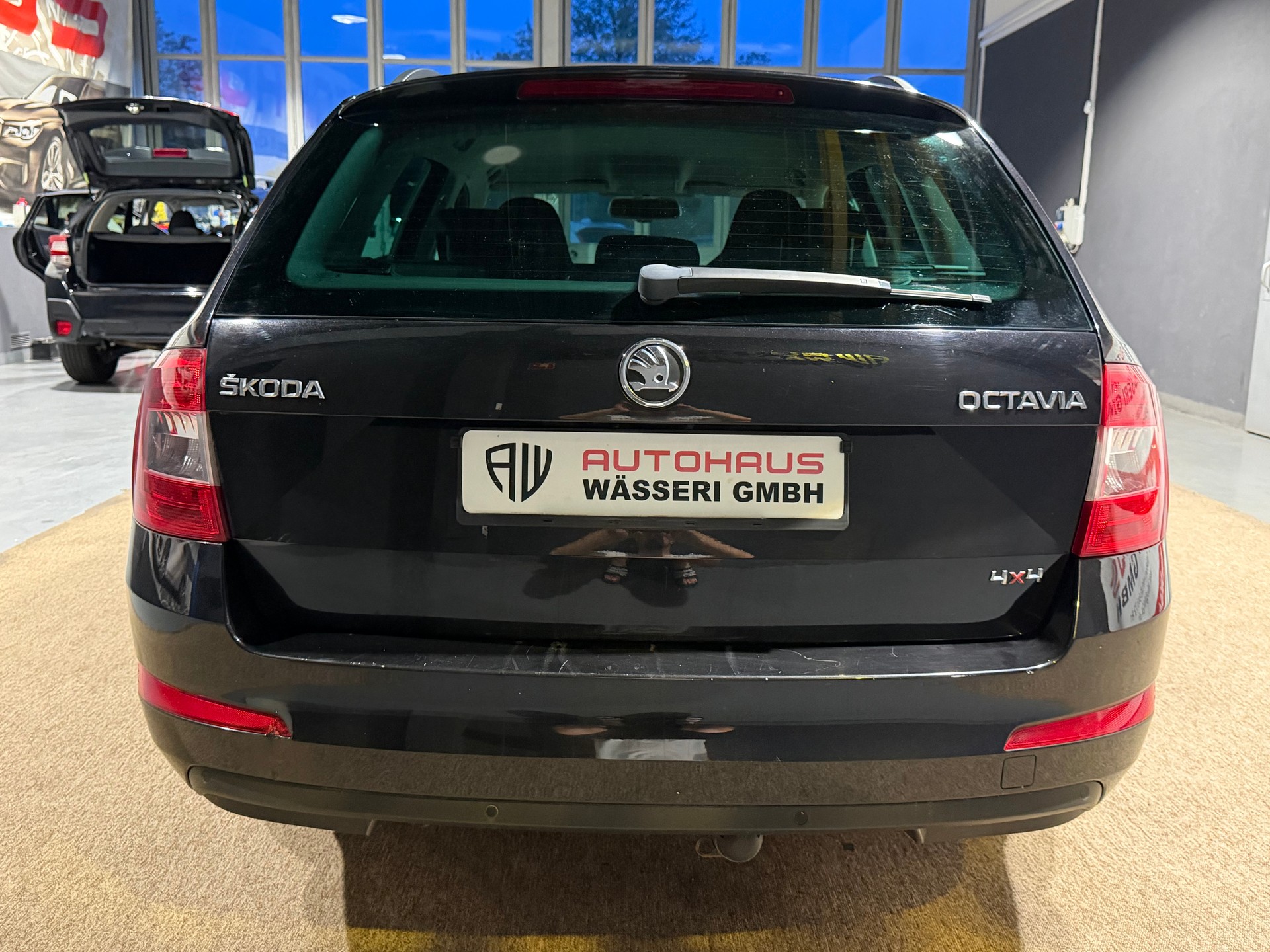 SKODA Octavia Combi 1.8 TSI Elegance 4x4 DSG-image-3