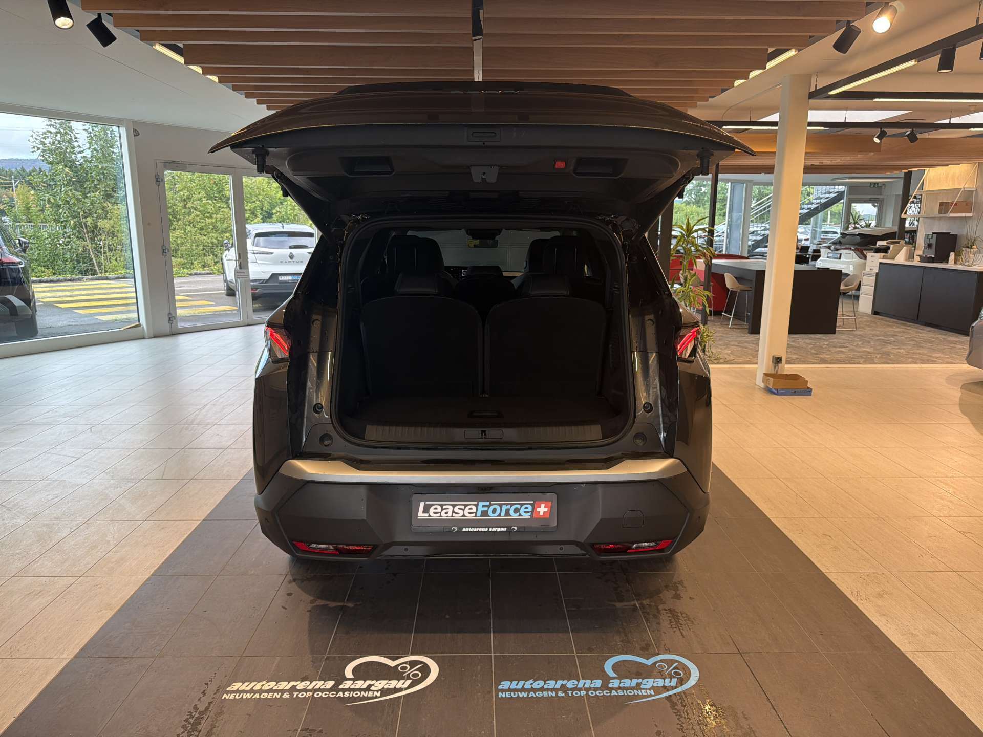 PEUGEOT 5008 145 Hybrid GT 7-Plätzer e-DCS-Automat-image-6