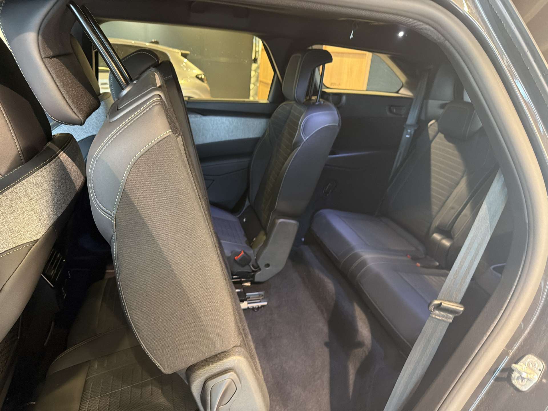 PEUGEOT 5008 145 Hybrid GT 7-Plätzer e-DCS-Automat-image-5