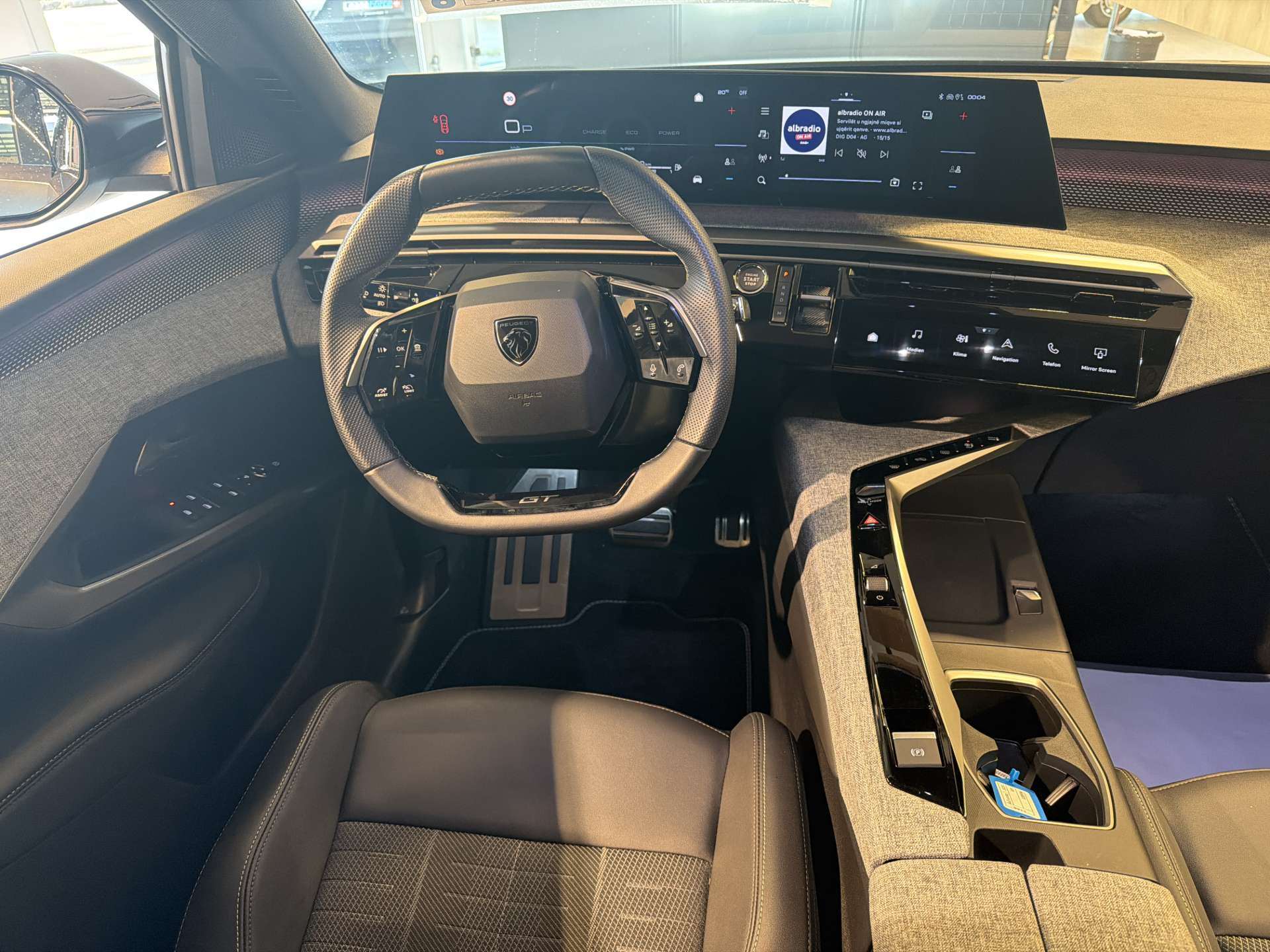 PEUGEOT 5008 145 Hybrid GT 7-Plätzer e-DCS-Automat-image-4