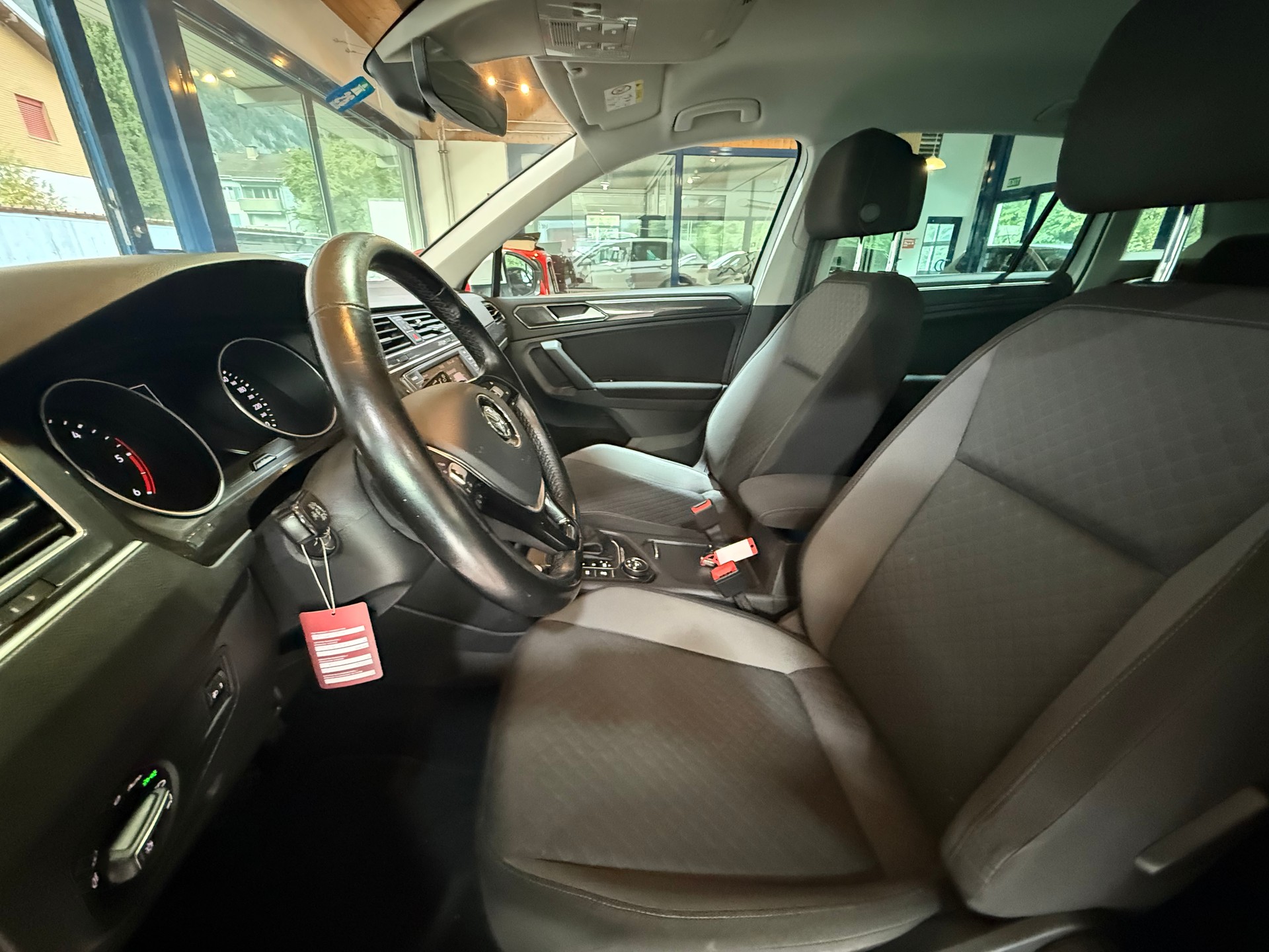 VW Tiguan 2.0 TDI SCR Highline 4Motion DSG-image-4