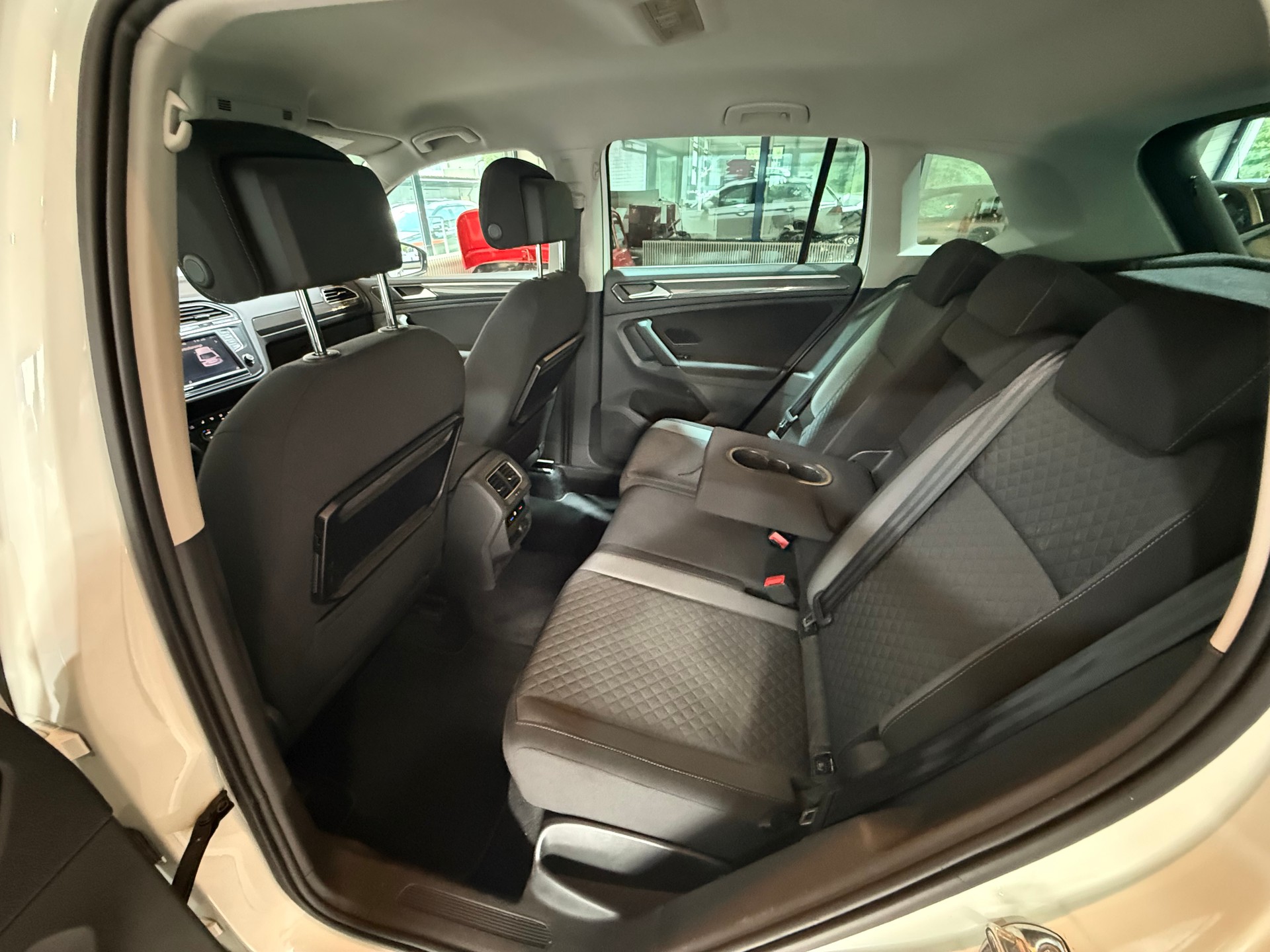 VW Tiguan 2.0 TDI SCR Highline 4Motion DSG-image-5
