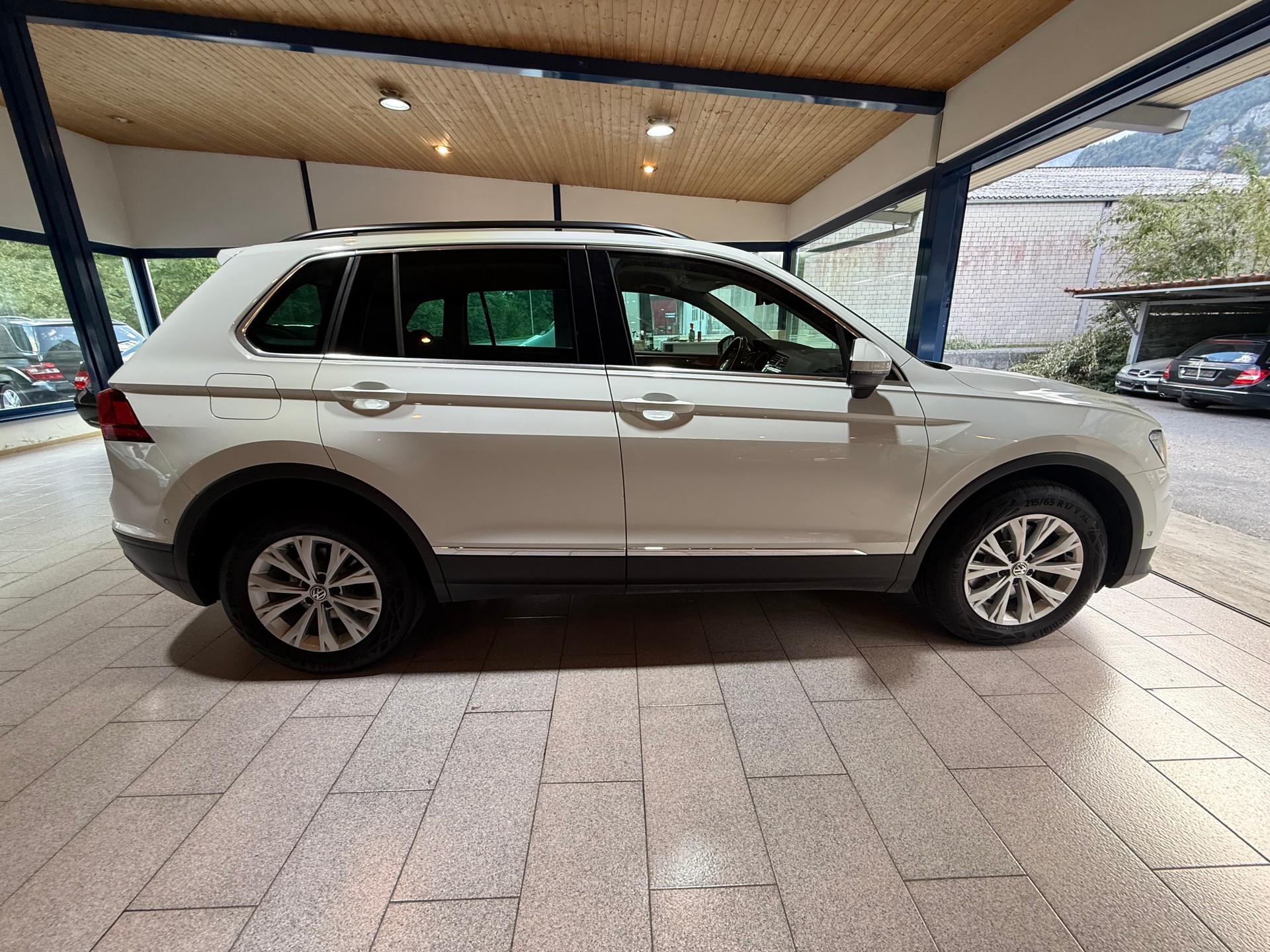 VW Tiguan 2.0 TDI SCR Highline 4Motion DSG-image-9