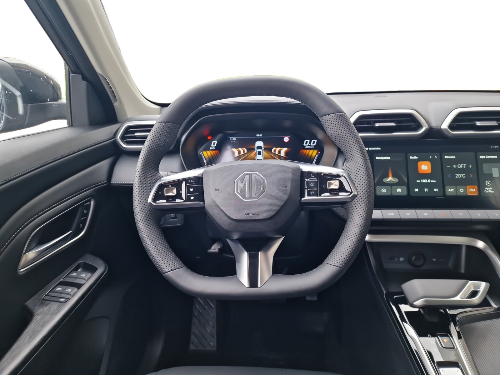 MG ZS 1.5 Hybrid+ Luxury Panorama-image-12