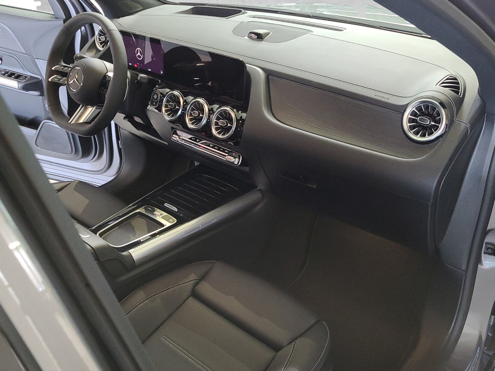 MERCEDES-BENZ GLA 250 AMG 4M Swiss Star H247-image-9