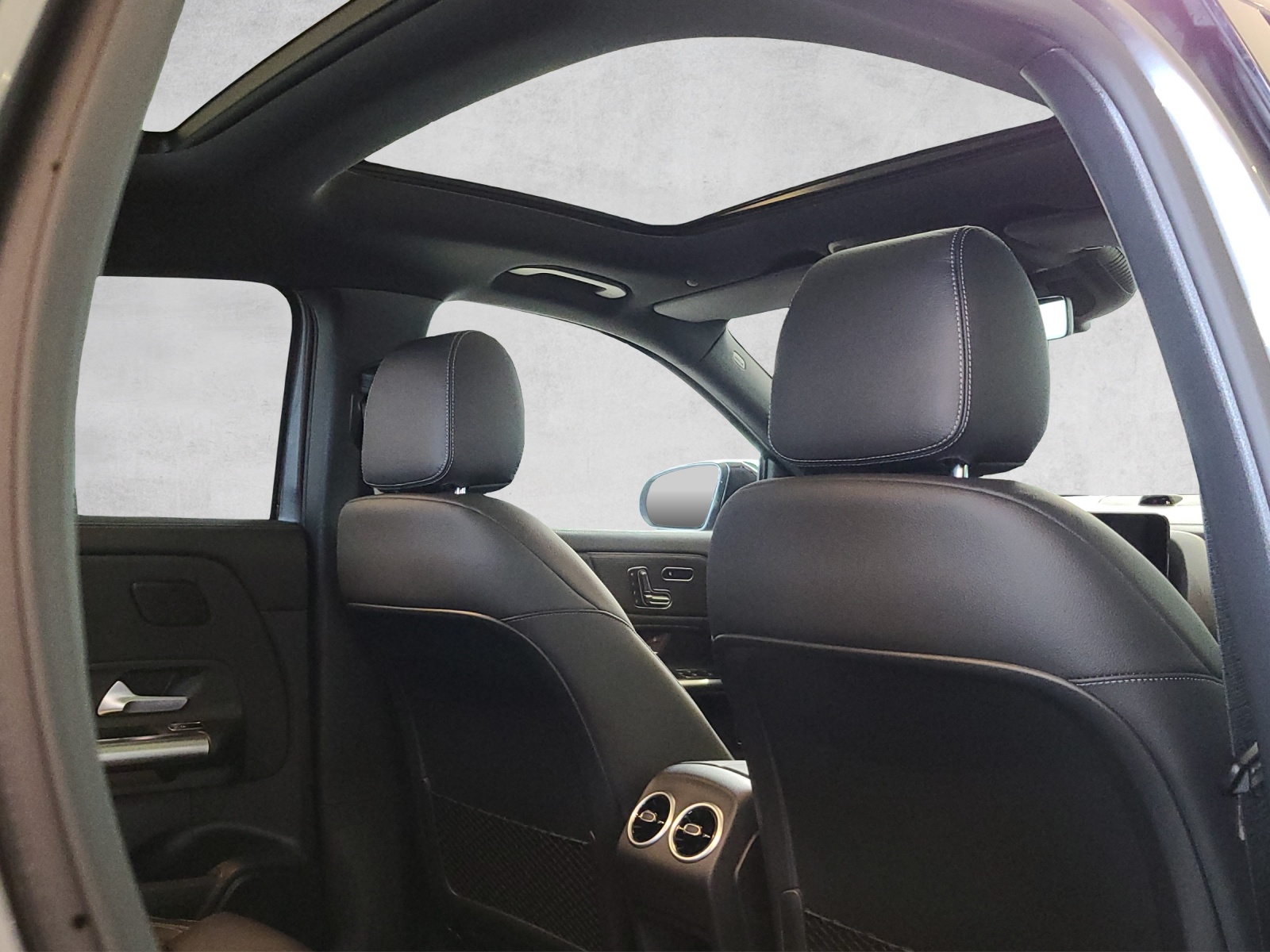 MERCEDES-BENZ GLA 250 AMG 4M Swiss Star H247-image-11