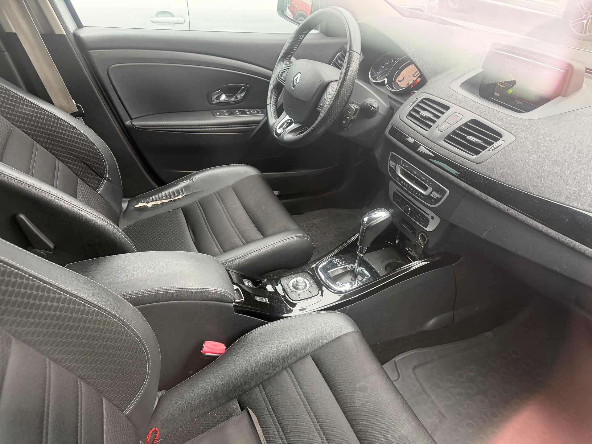 RENAULT Mégane 1.2 16V Turbo Swiss Edition EDC-image-6