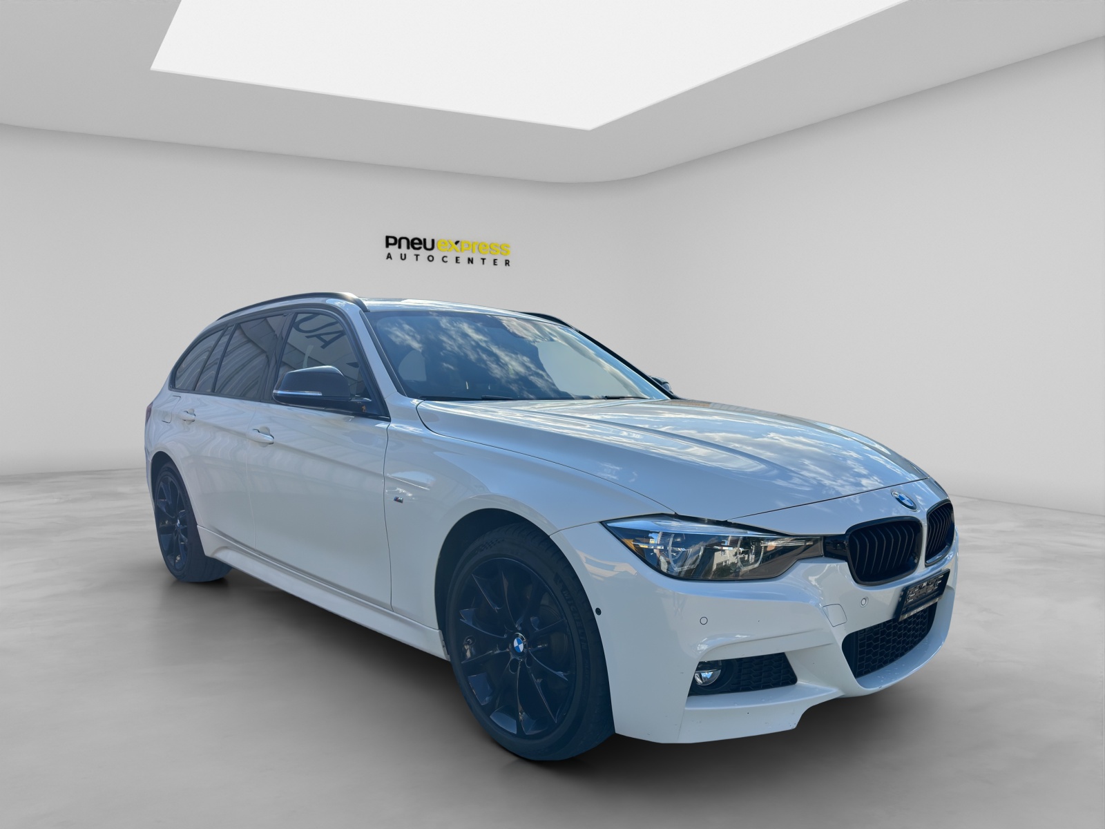 BMW 320d xDrive Touring-image-7