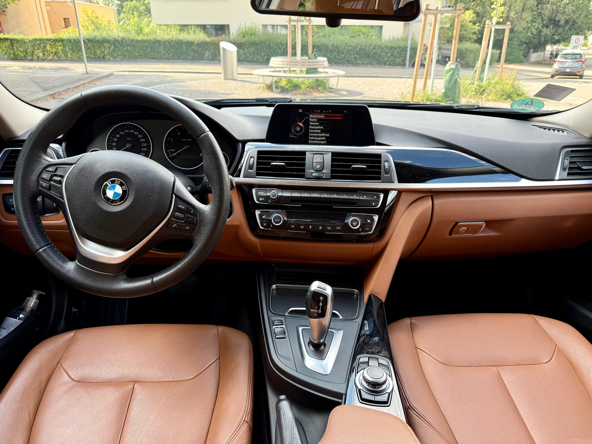 BMW 320d-image-1