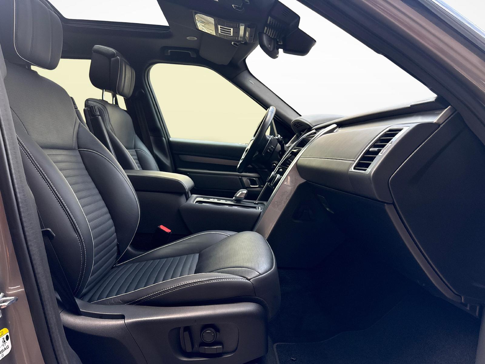 LAND ROVER Discovery 3.0 D I6 300 R-Dynamic HSE + Gancio traino elettrico e Pneumatici invernali inclusi-image-9