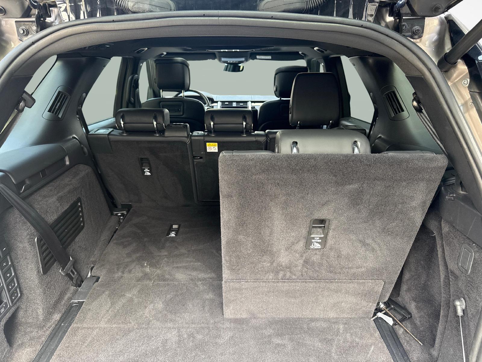 LAND ROVER Discovery 3.0 D I6 300 R-Dynamic HSE + Gancio traino elettrico e Pneumatici invernali inclusi-image-17
