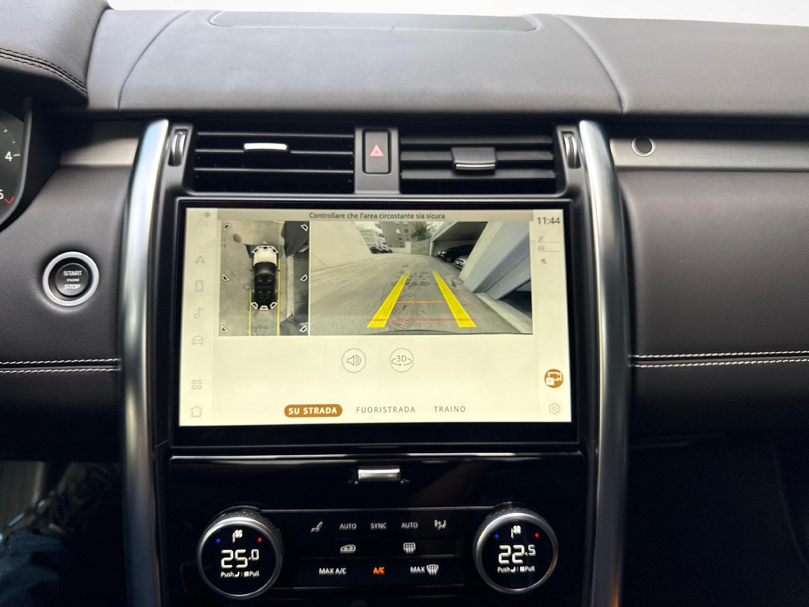 LAND ROVER Discovery 3.0 D I6 300 R-Dynamic HSE + Gancio traino elettrico e Pneumatici invernali inclusi-image-14