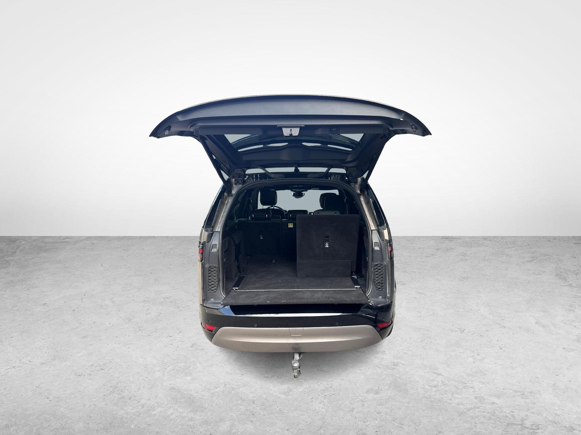 LAND ROVER Discovery 3.0 D I6 300 R-Dynamic HSE + Gancio traino elettrico e Pneumatici invernali inclusi-image-16