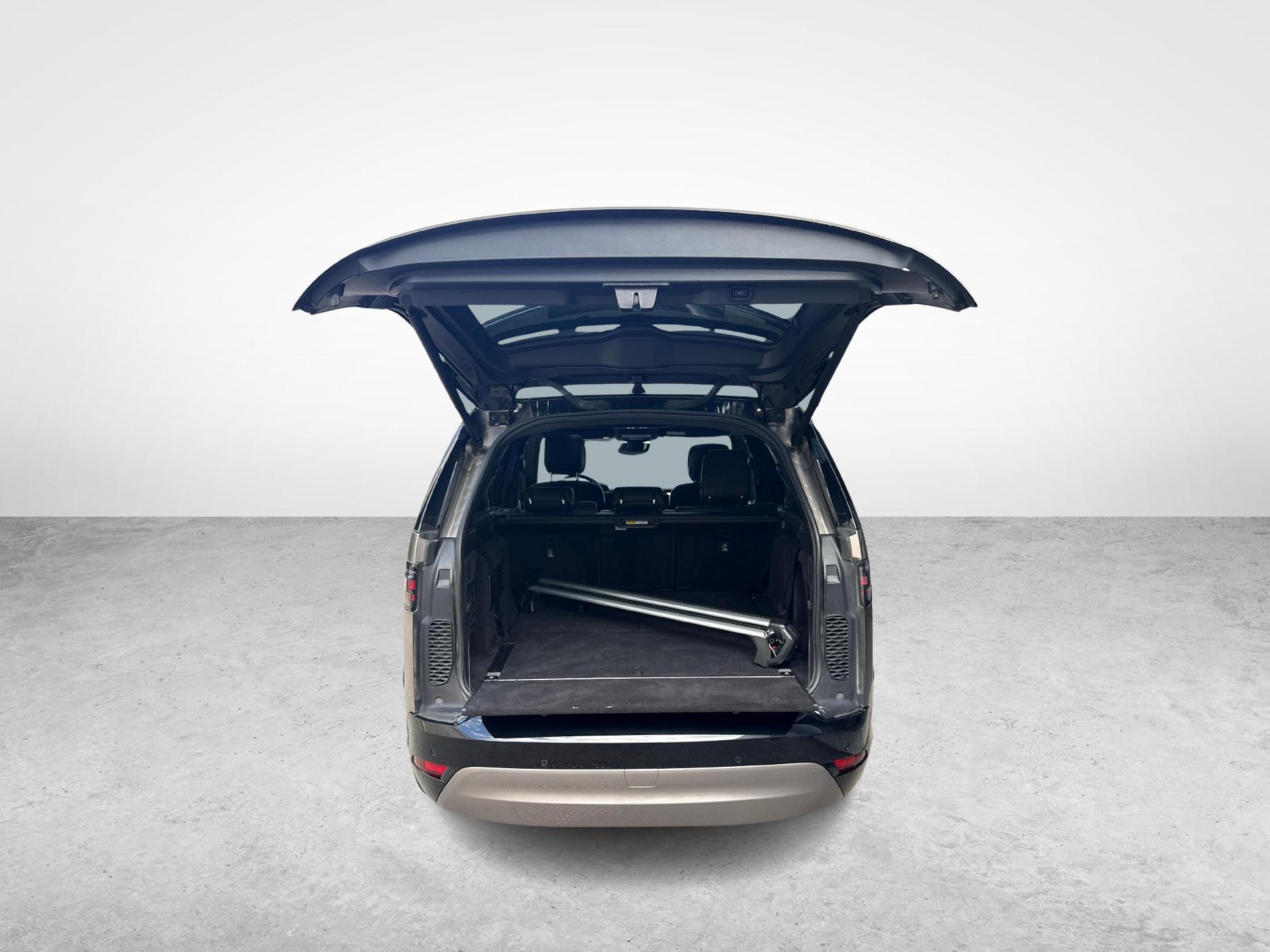 LAND ROVER Discovery 3.0 D I6 300 R-Dynamic HSE + Gancio traino elettrico e Pneumatici invernali inclusi-image-12