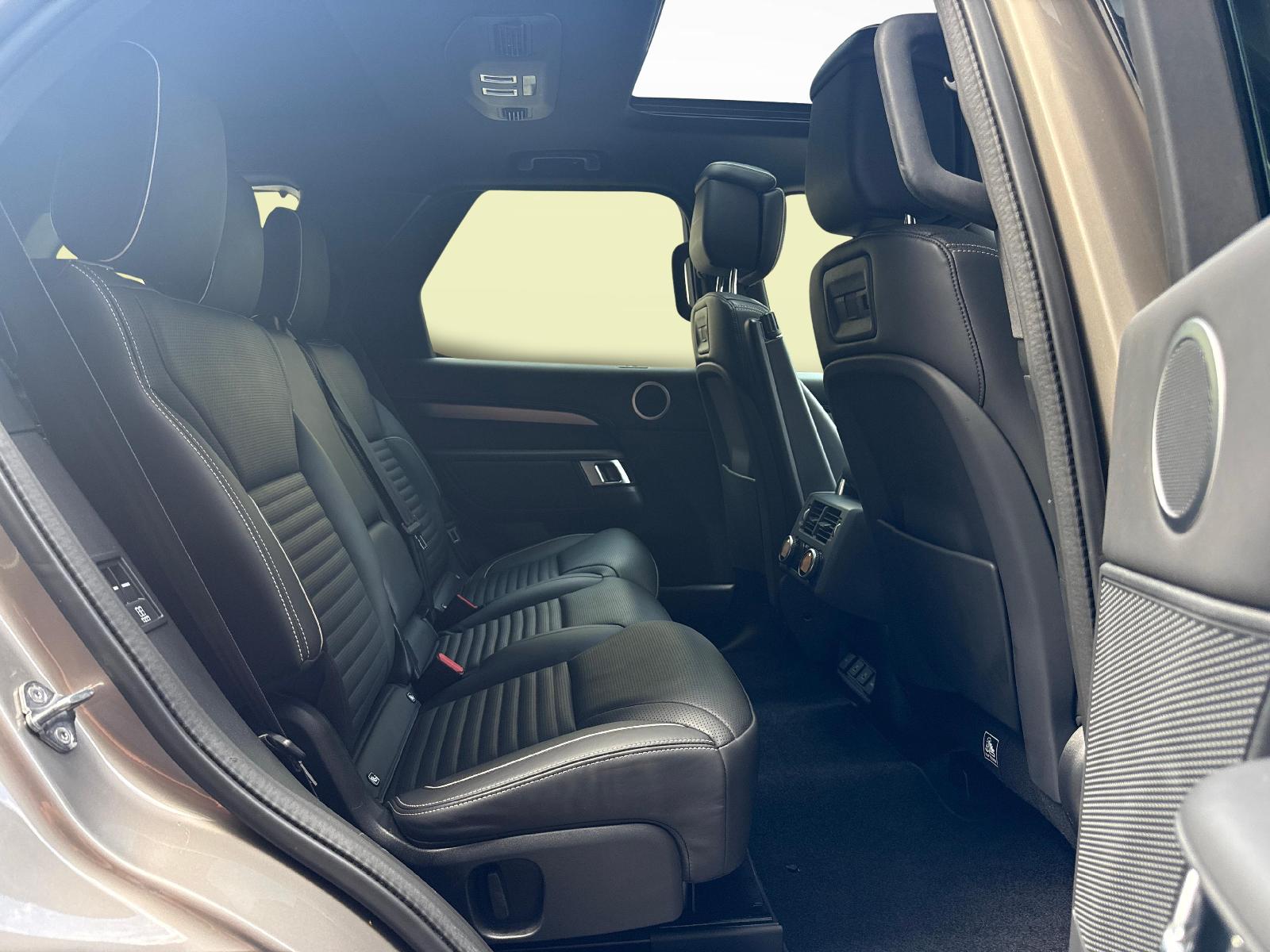 LAND ROVER Discovery 3.0 D I6 300 R-Dynamic HSE + Gancio traino elettrico e Pneumatici invernali inclusi-image-11