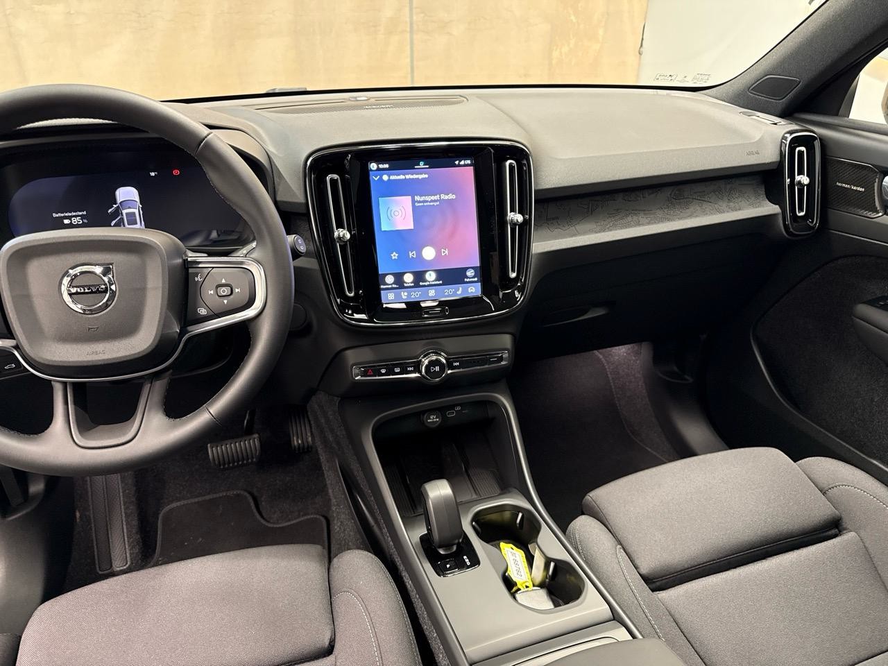VOLVO EX40 82kWh Twin Motor AWD Black Edition-image-6