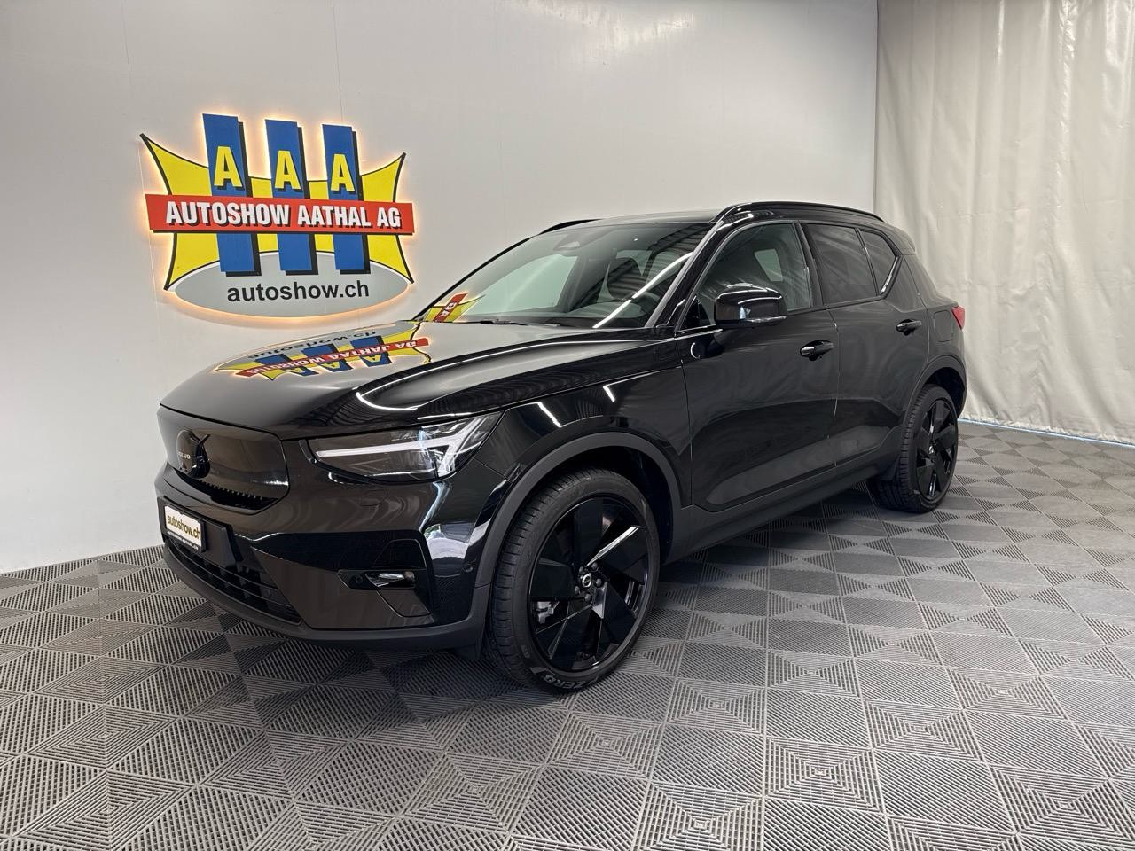 VOLVO EX40 82kWh Twin Motor AWD Black Edition-image-0