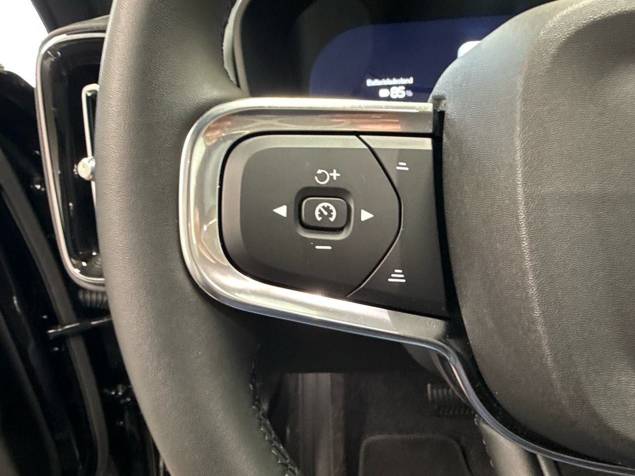 VOLVO EX40 82kWh Twin Motor AWD Black Edition-image-9