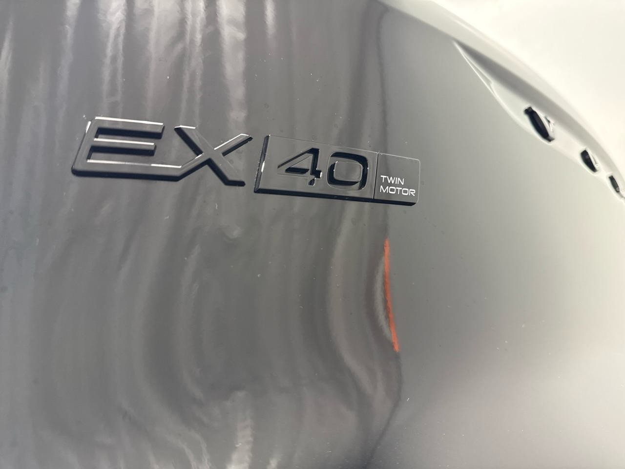 VOLVO EX40 82kWh Twin Motor AWD Black Edition-image-15