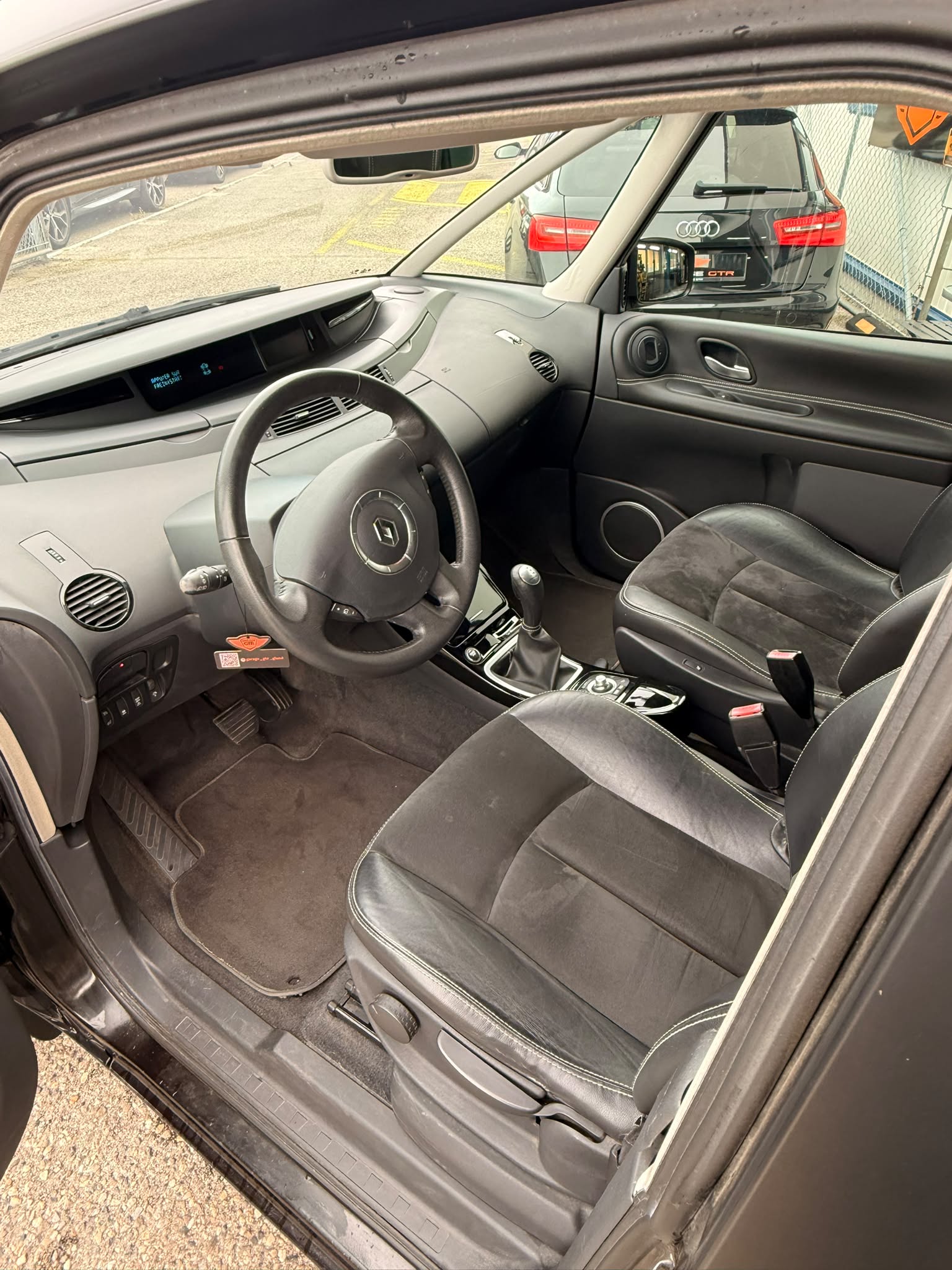 RENAULT Espace 2.0 dCi Initiale Automatic-image-6