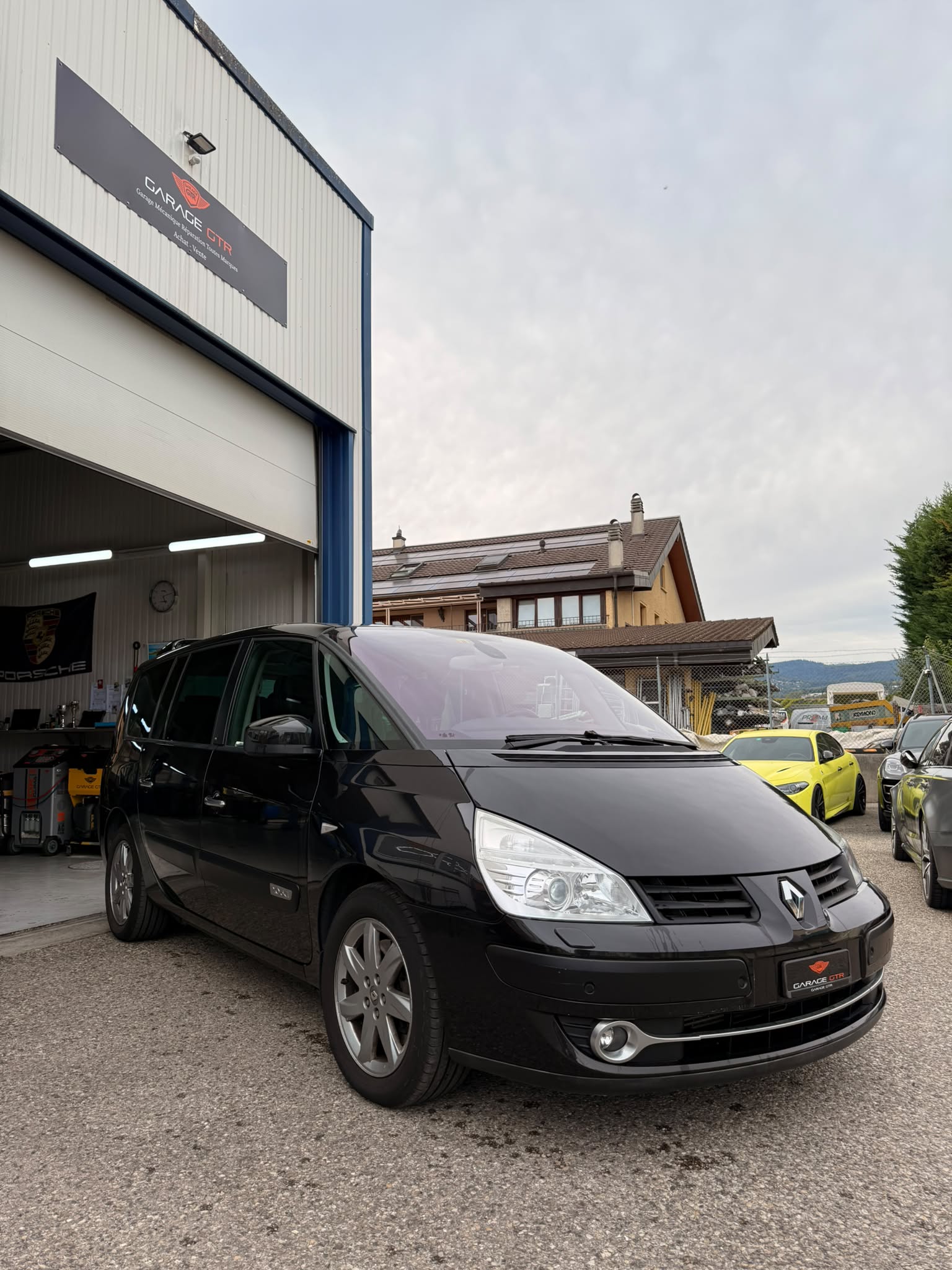 RENAULT Espace 2.0 dCi Initiale Automatic-image-2