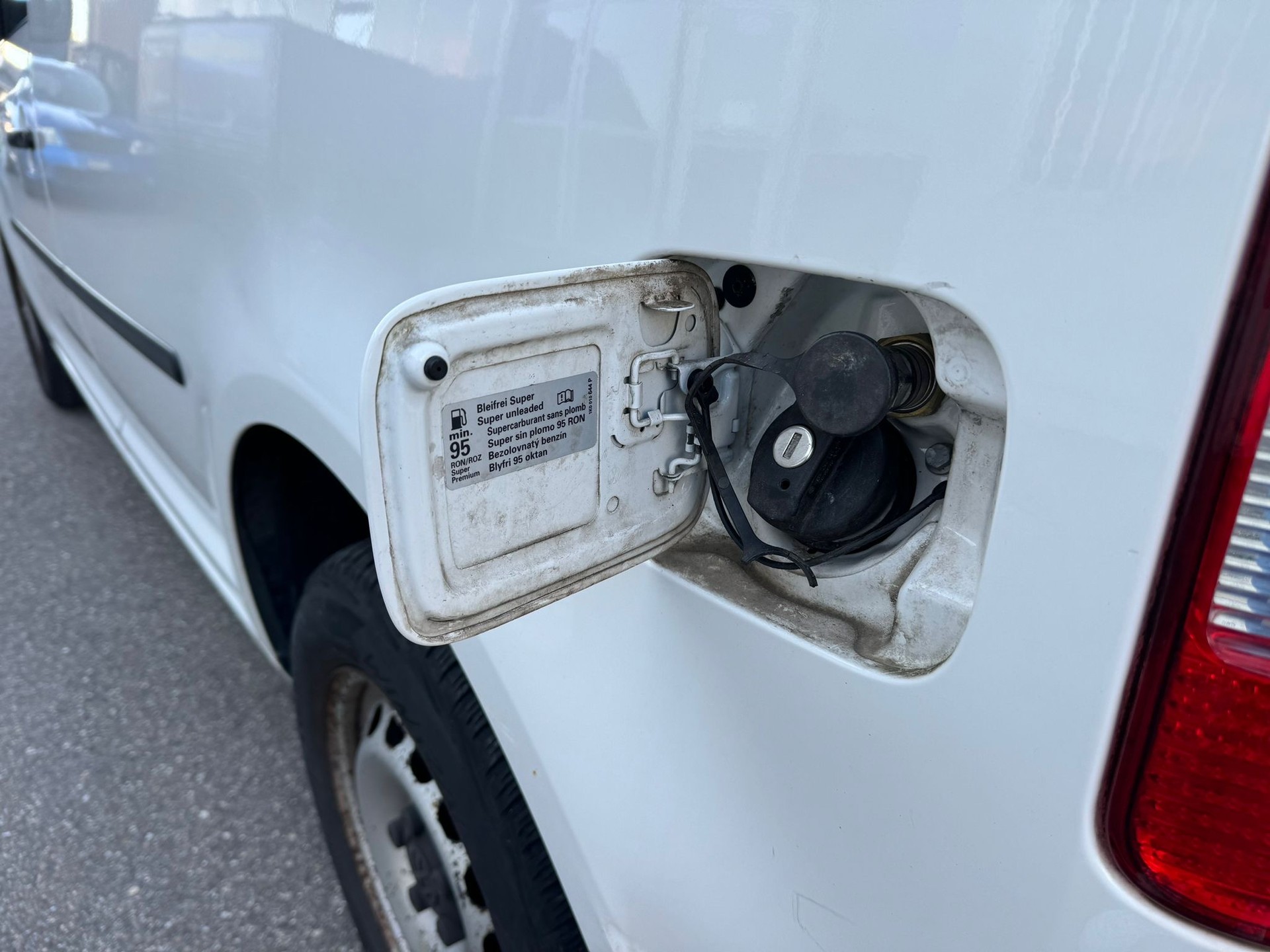 VW Caddy 2.0 EcoFuel-image-6