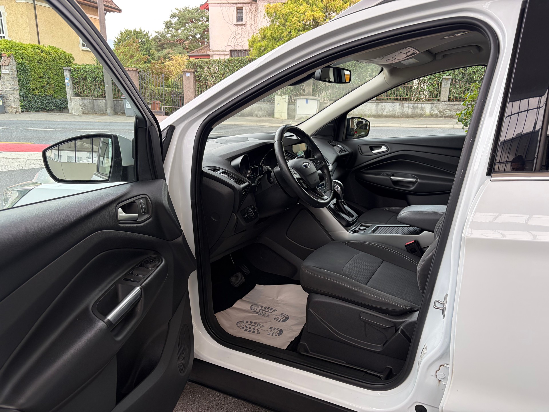 FORD Kuga 2.0 TDCi Trend+ 4WD PowerShift-image-4