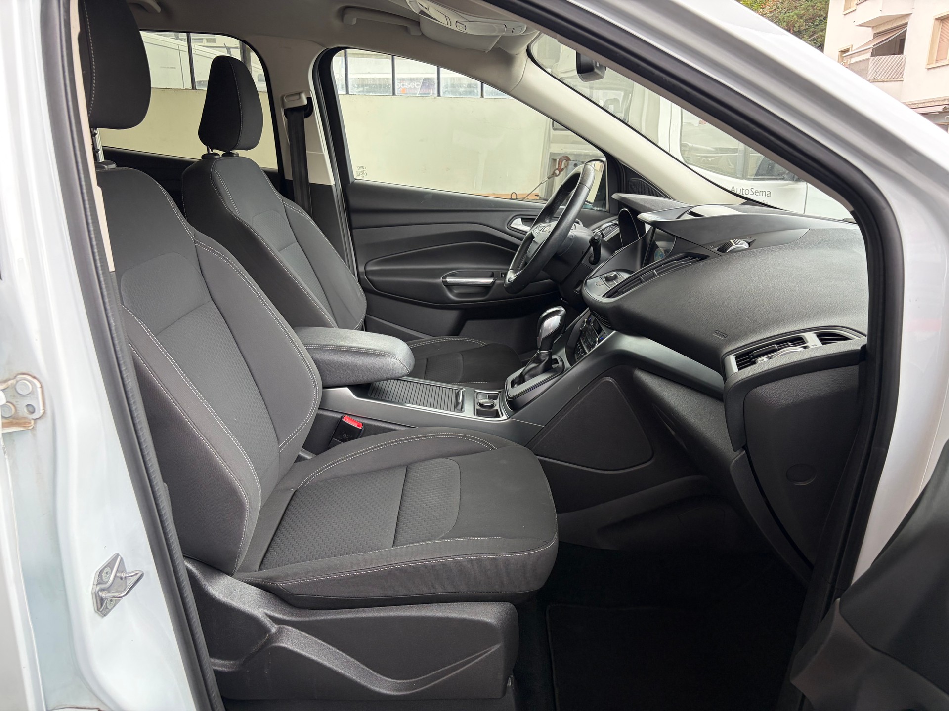 FORD Kuga 2.0 TDCi Trend+ 4WD PowerShift-image-13