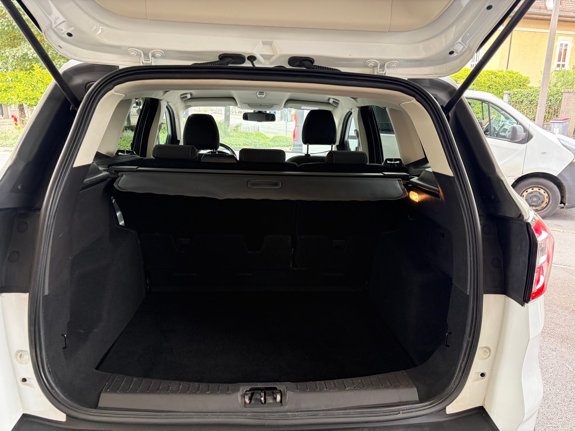 FORD Kuga 2.0 TDCi Trend+ 4WD PowerShift-image-10