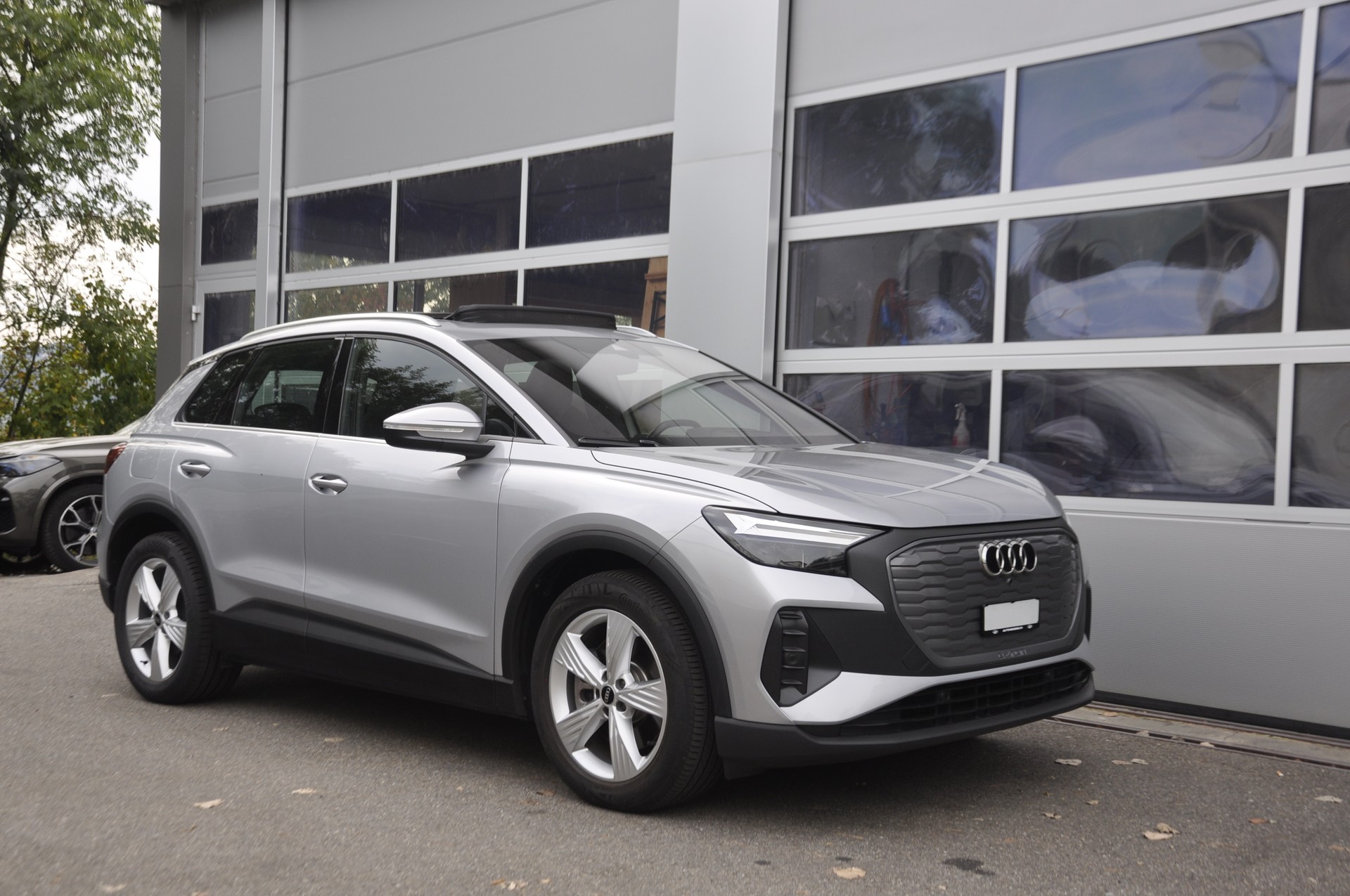 AUDI Q4 e-tron 45 quattro I Panorama-Glasdach-image-0