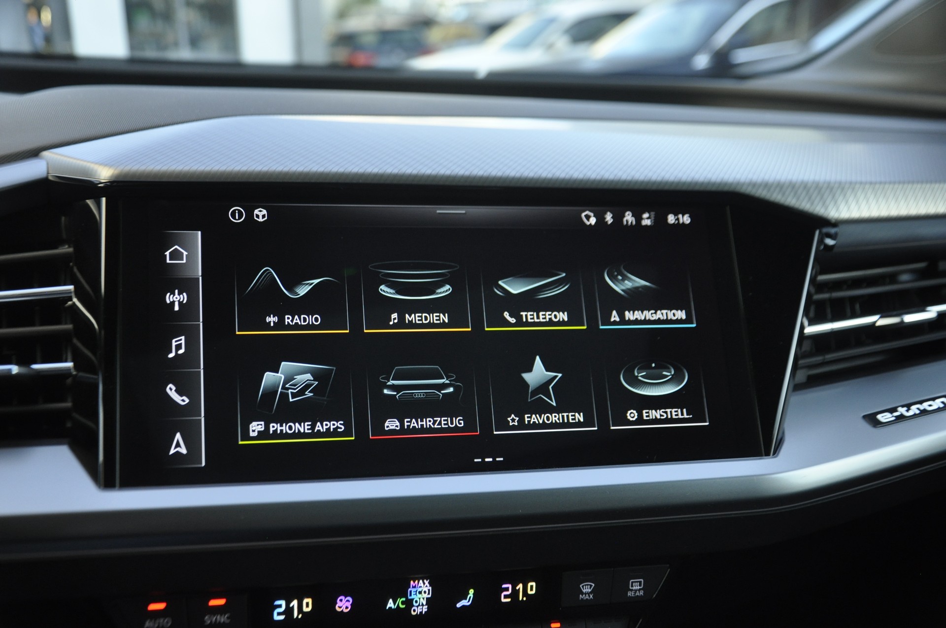 AUDI Q4 e-tron 45 quattro I Panorama-Glasdach-image-11
